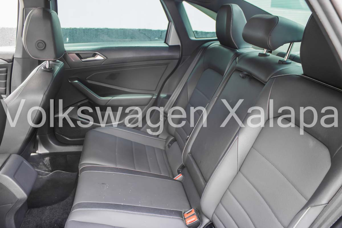 VOLKSWAGEN JETTA Asientos 24