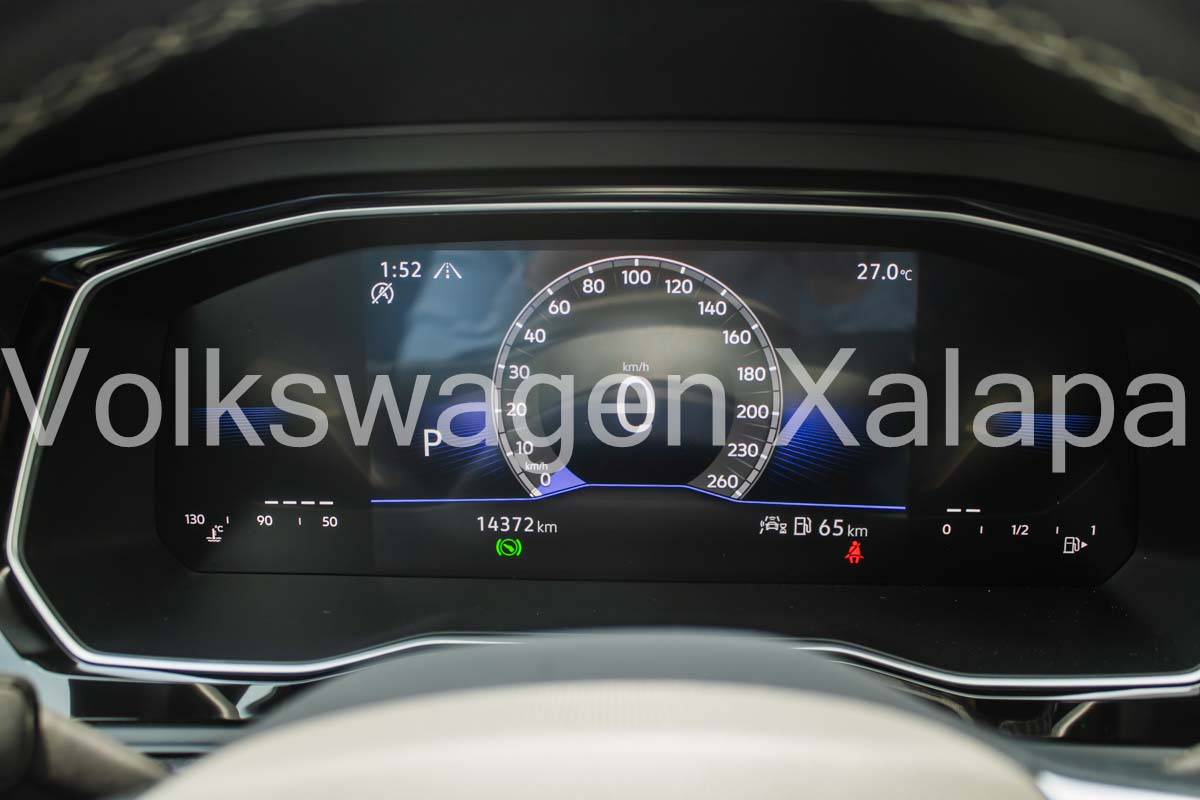 VOLKSWAGEN JETTA Lateral derecho 14
