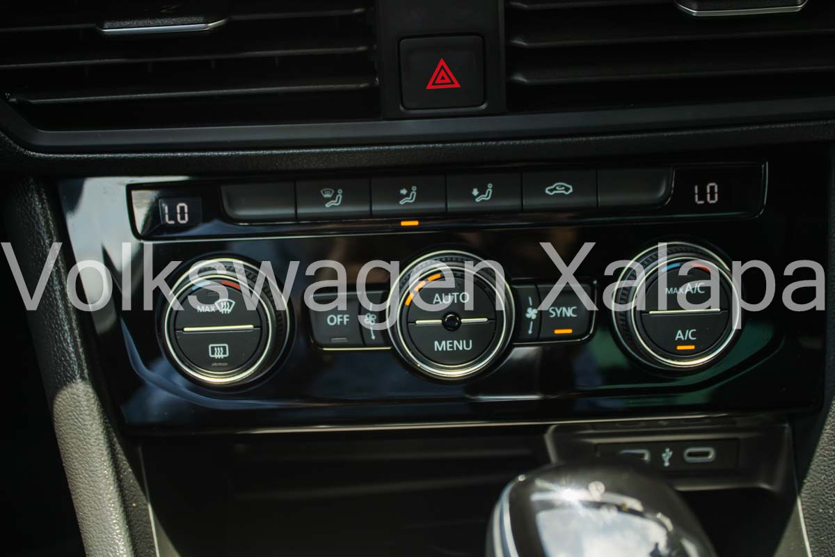 VOLKSWAGEN JETTA Asientos 17