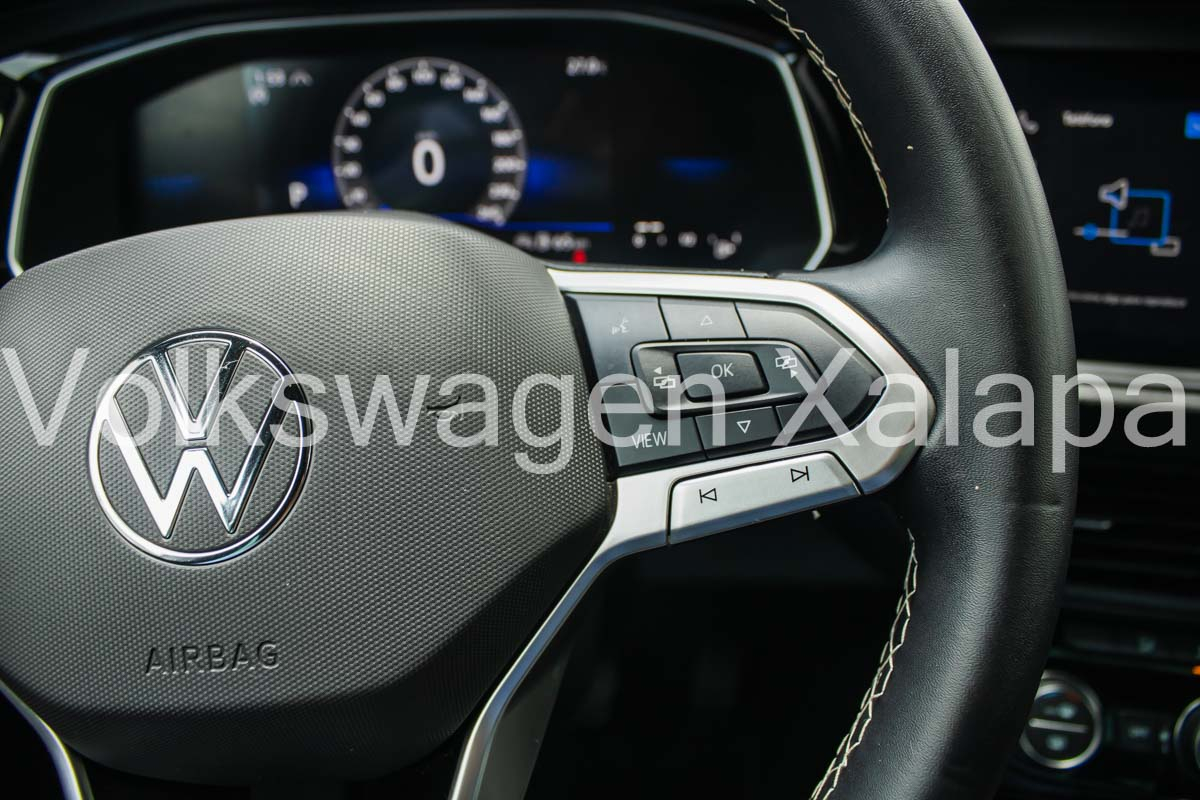 VOLKSWAGEN JETTA Lateral izquierdo 13