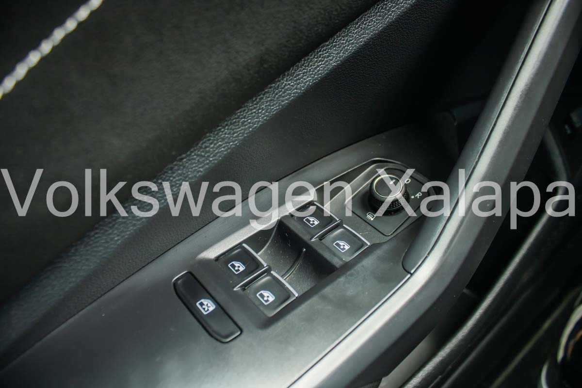 VOLKSWAGEN JETTA Asientos 21