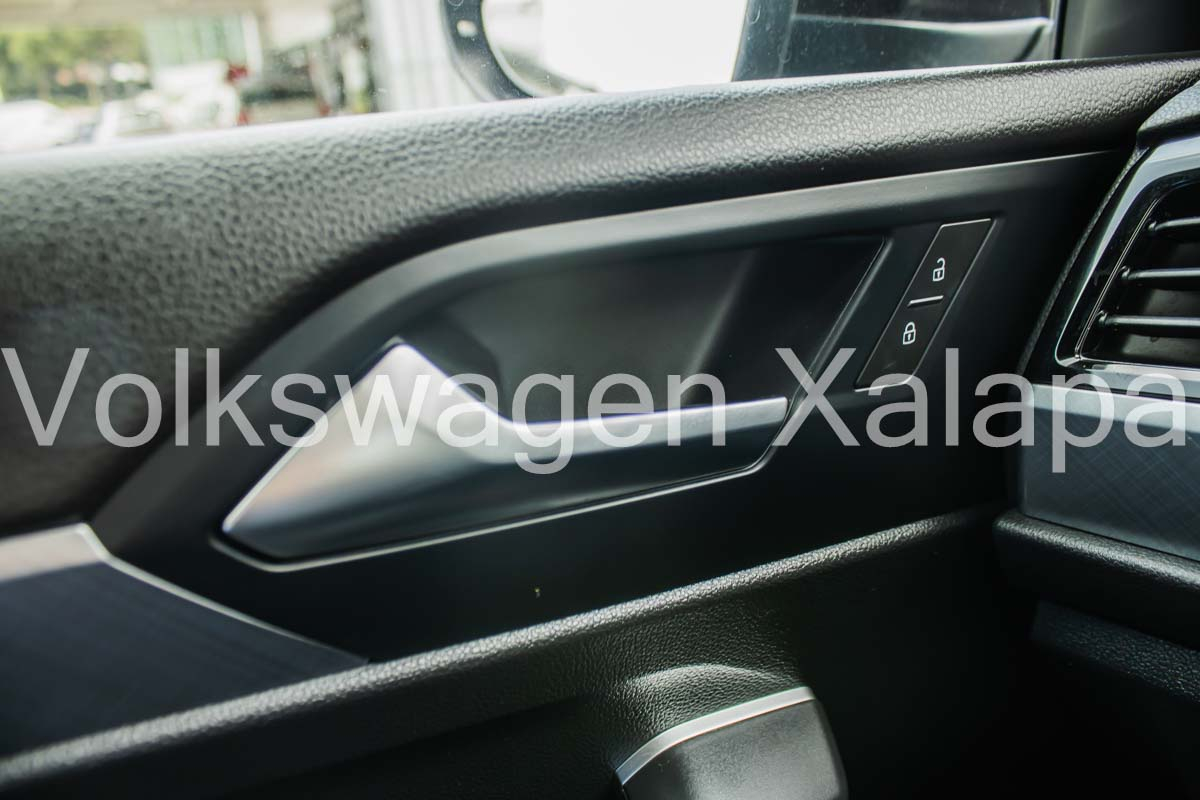 VOLKSWAGEN JETTA Atrás 22