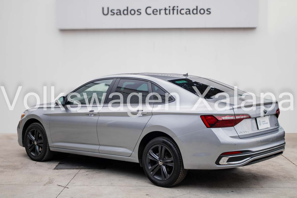 VOLKSWAGEN JETTA Frente 2