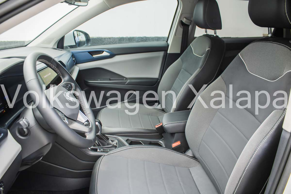 VOLKSWAGEN TAOS Frente 27