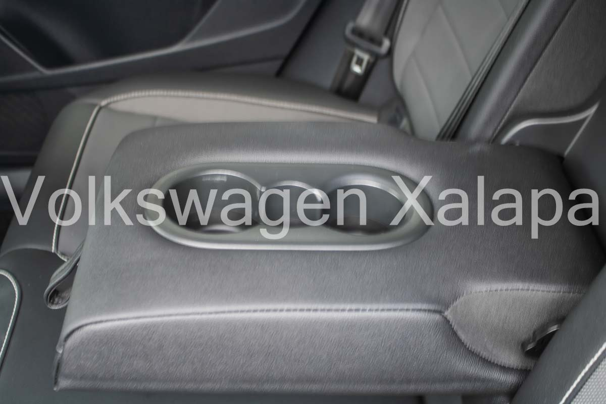 VOLKSWAGEN TAOS Interior 15