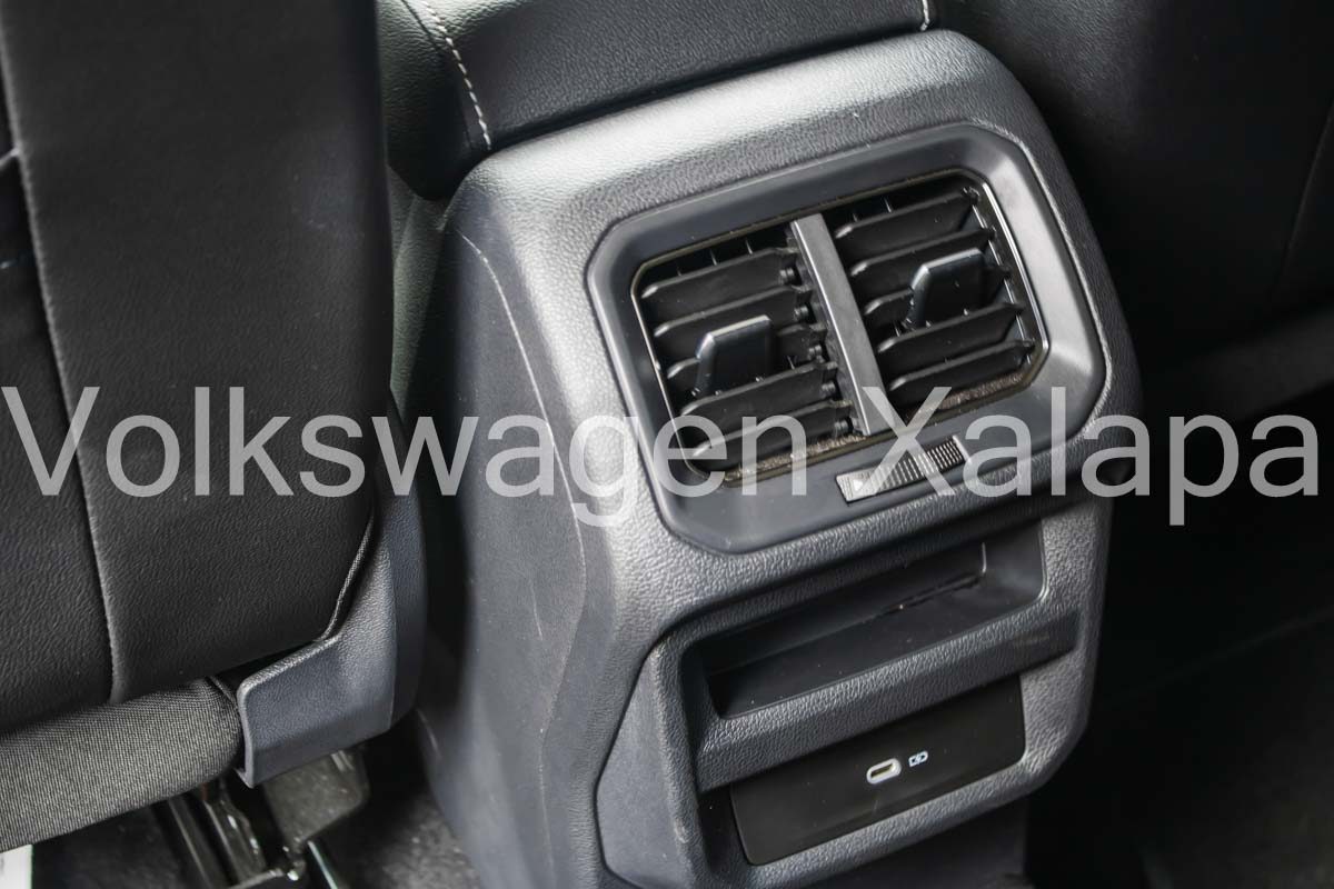 VOLKSWAGEN TAOS Frente 16