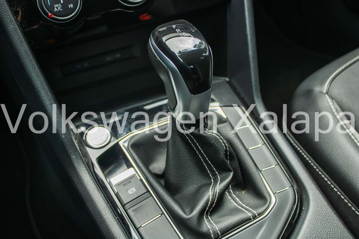 VOLKSWAGEN TAOS Lateral izquierdo 21