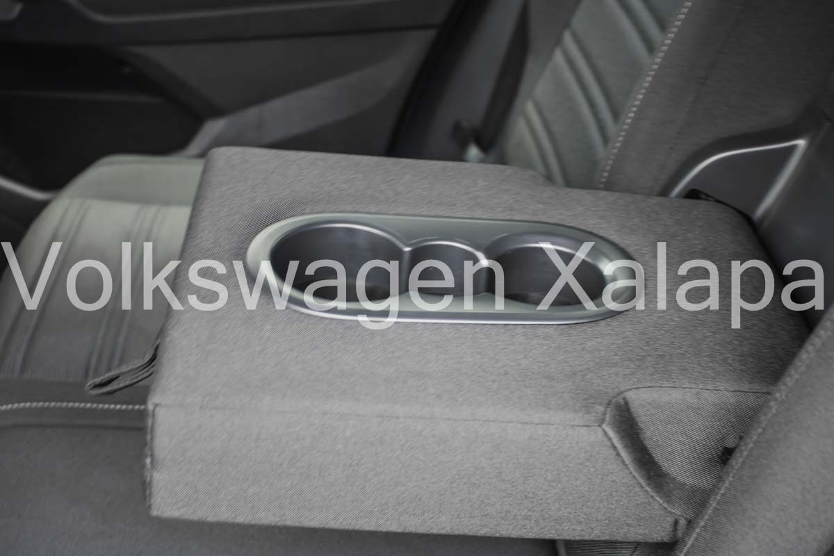 VOLKSWAGEN TIGUAN Lateral derecho 9