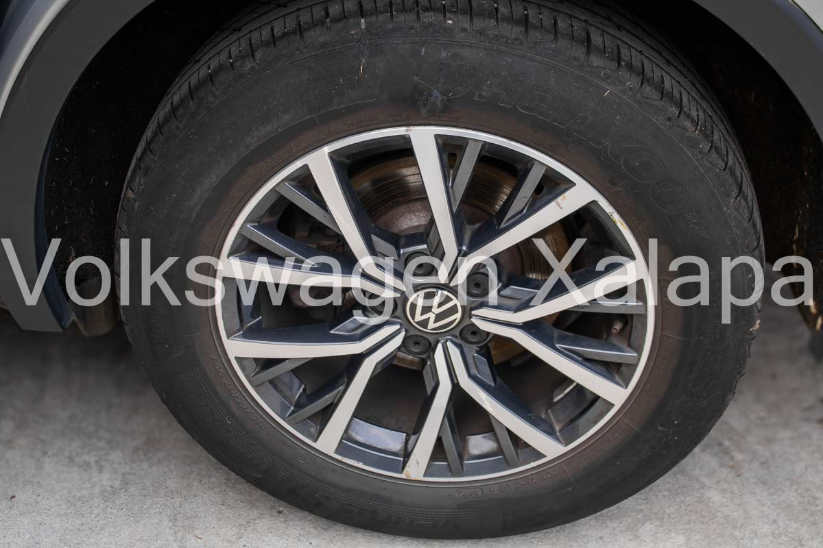 VOLKSWAGEN TIGUAN Frente 11