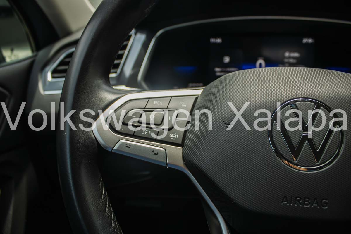 VOLKSWAGEN TIGUAN Atrás 15