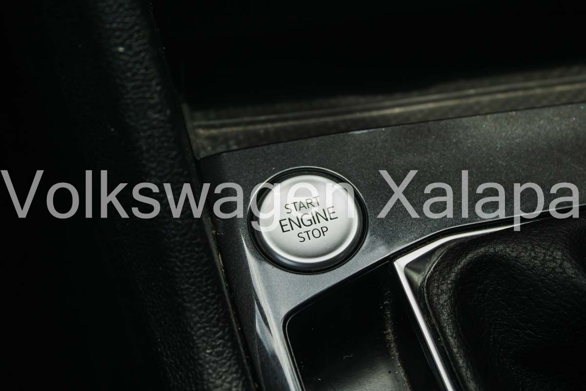 VOLKSWAGEN TIGUAN Interior 18