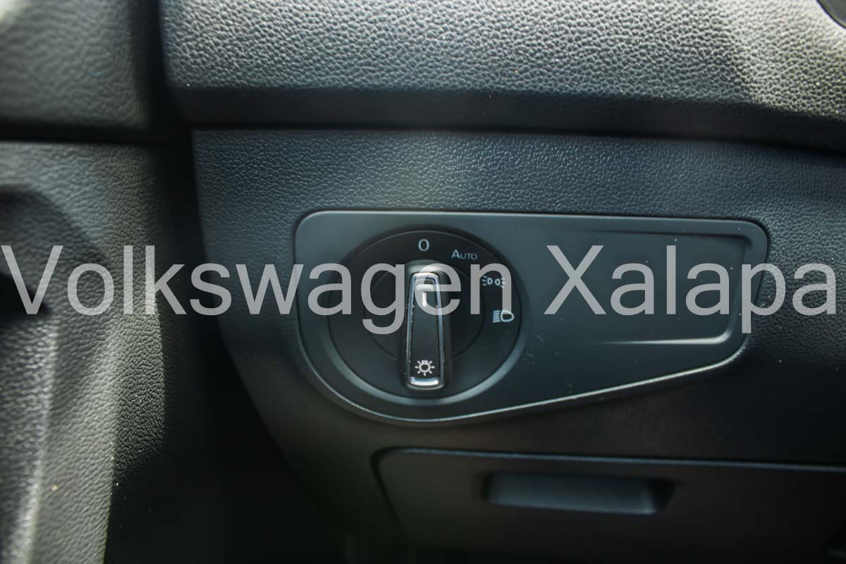 VOLKSWAGEN TIGUAN Asientos 24