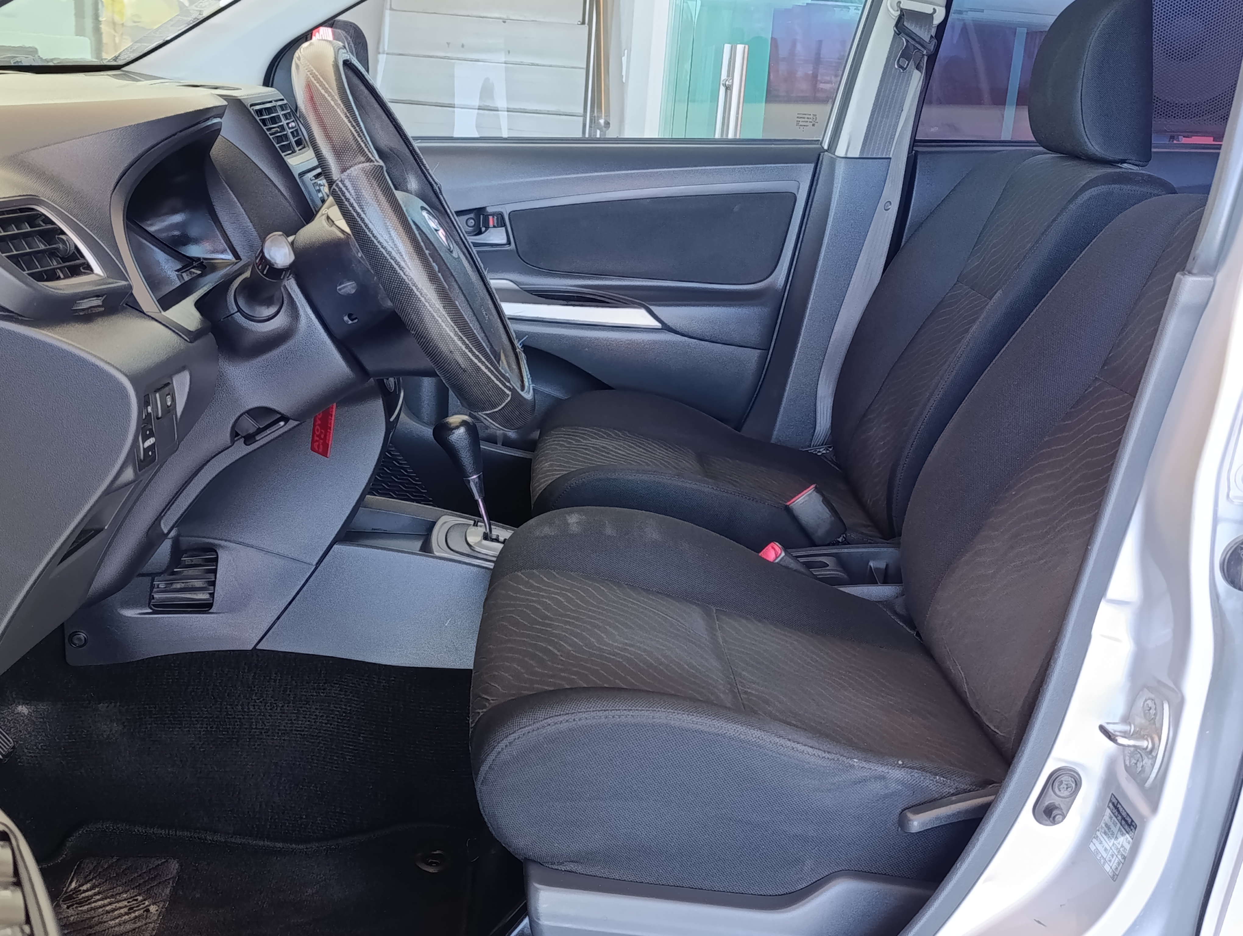 Toyota AVANZA Atrás 5