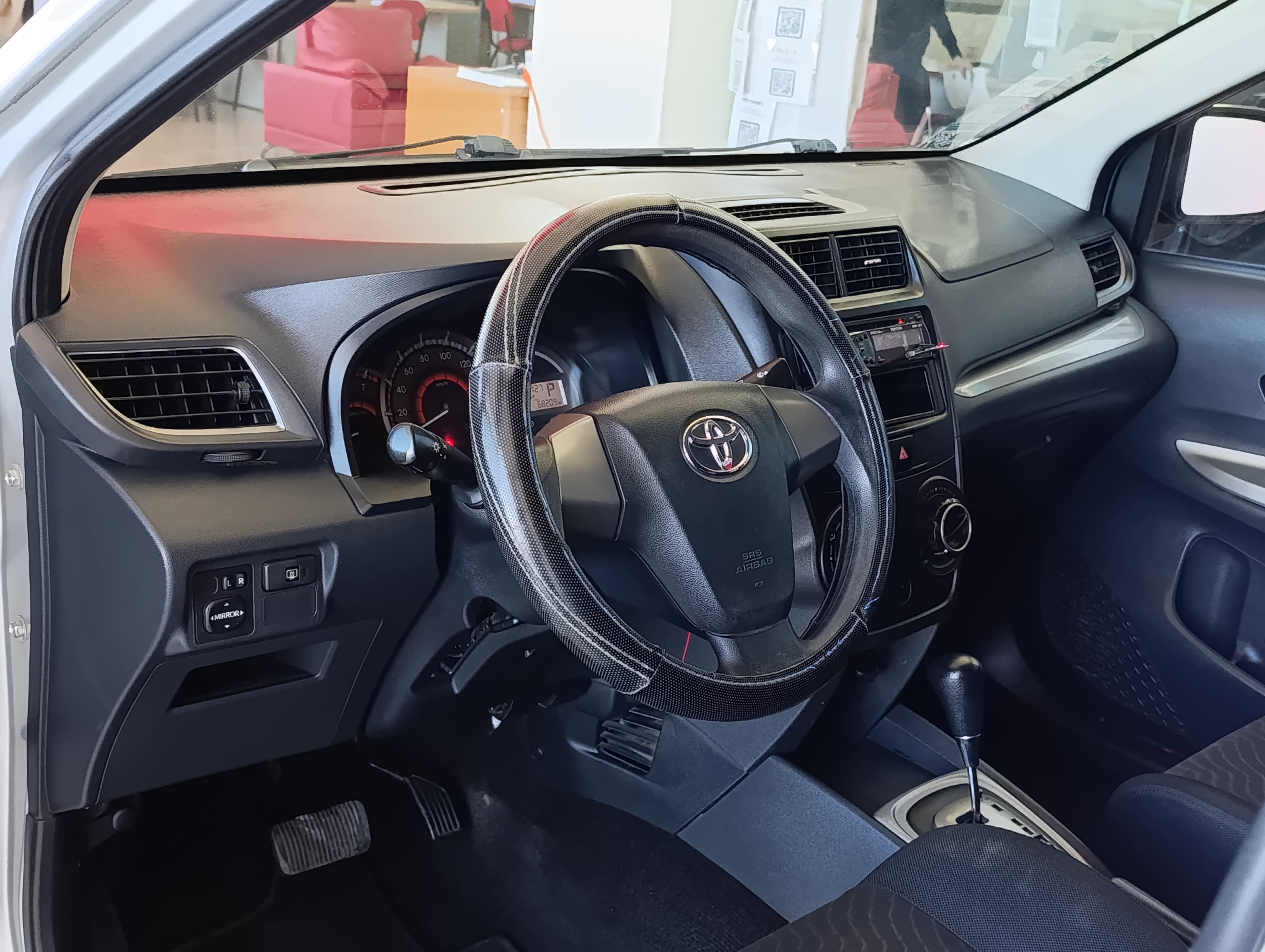 Toyota AVANZA Atrás 8