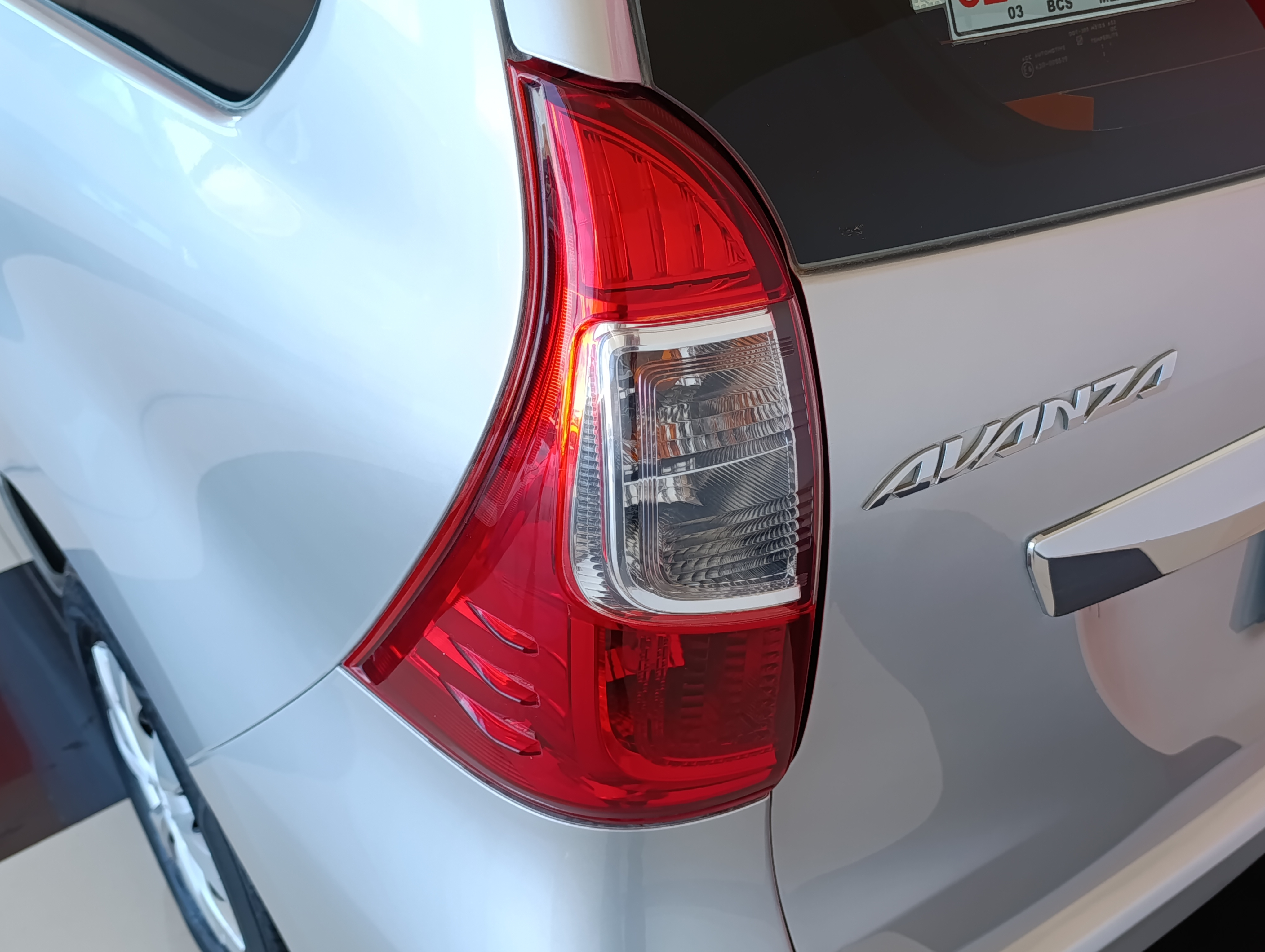 Toyota AVANZA Atrás 26