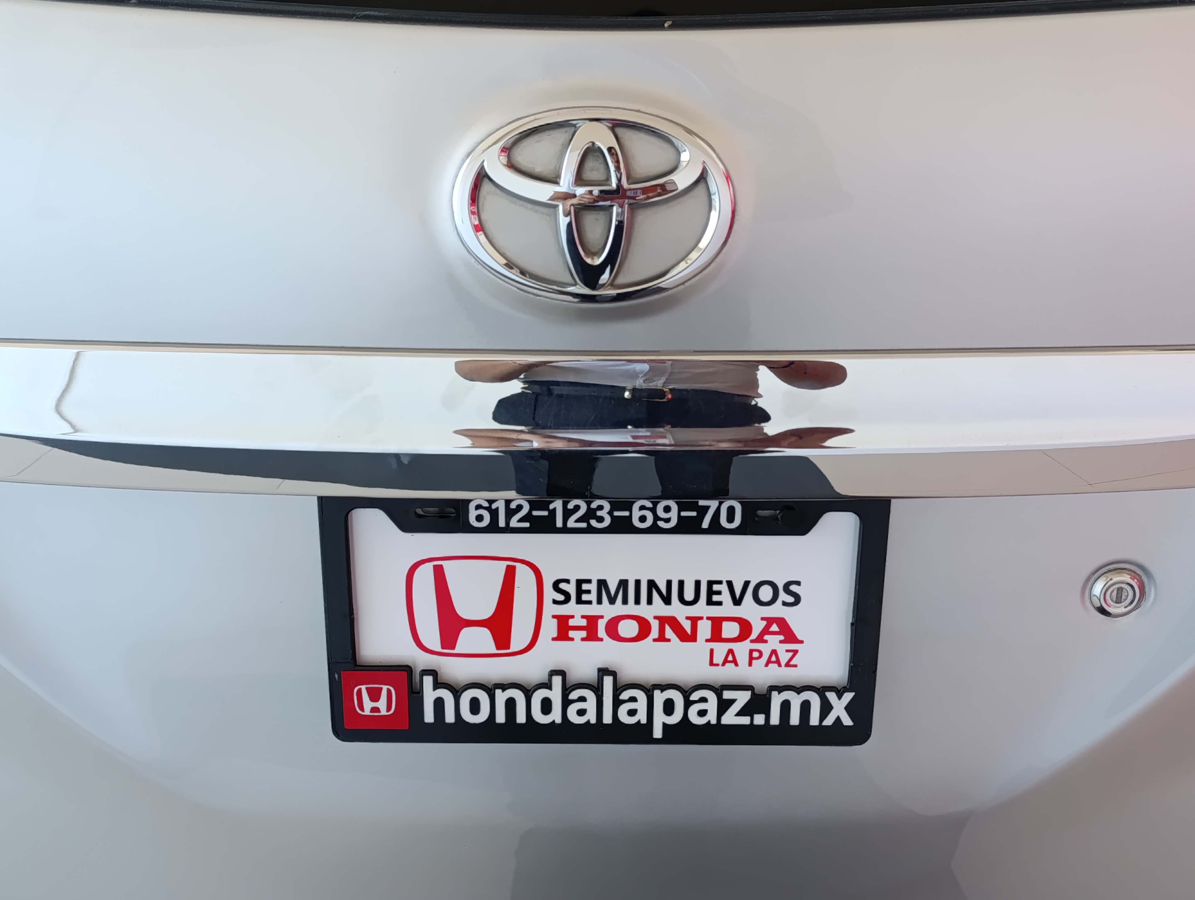 Toyota AVANZA Lateral izquierdo 27