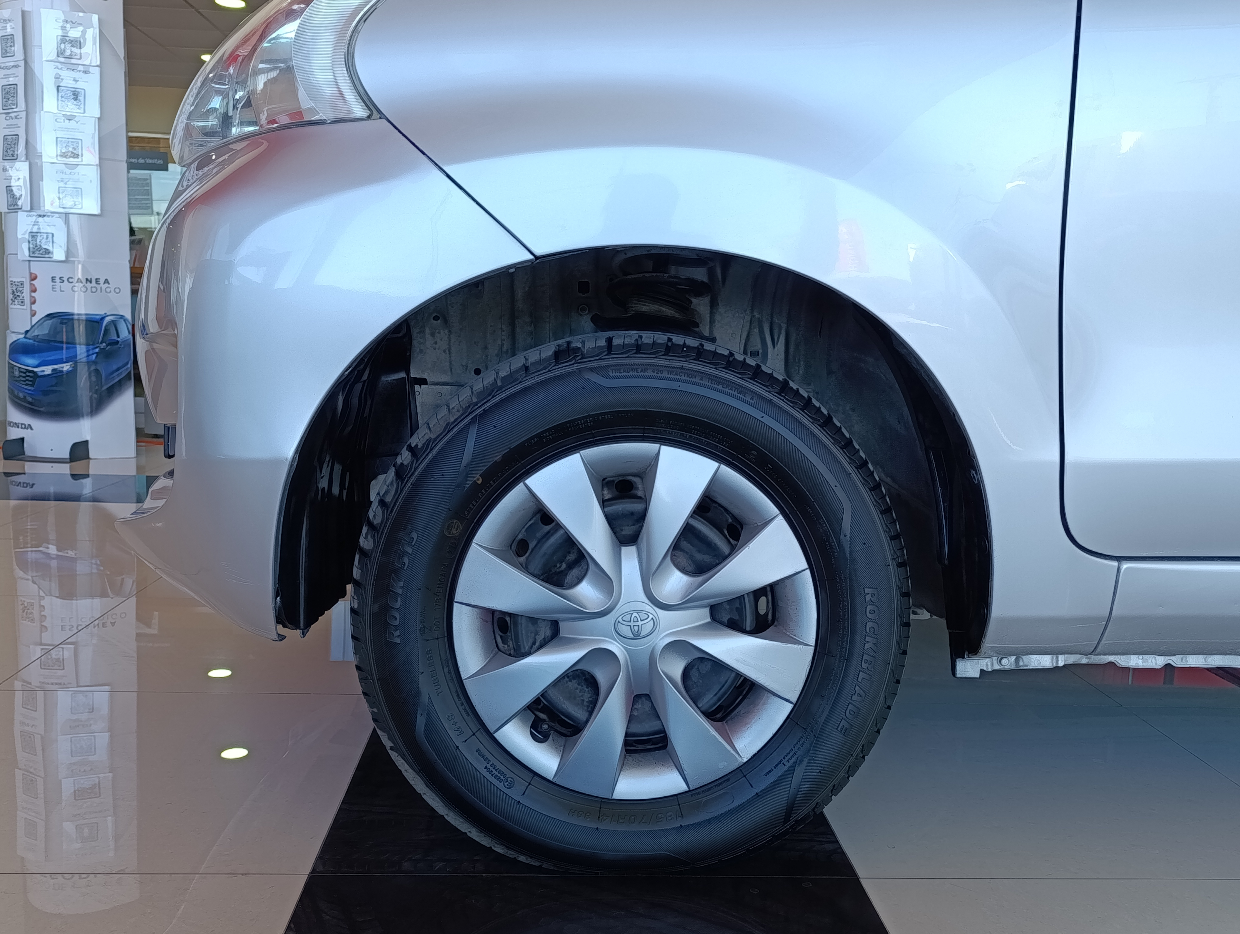 Toyota AVANZA Llantas 29