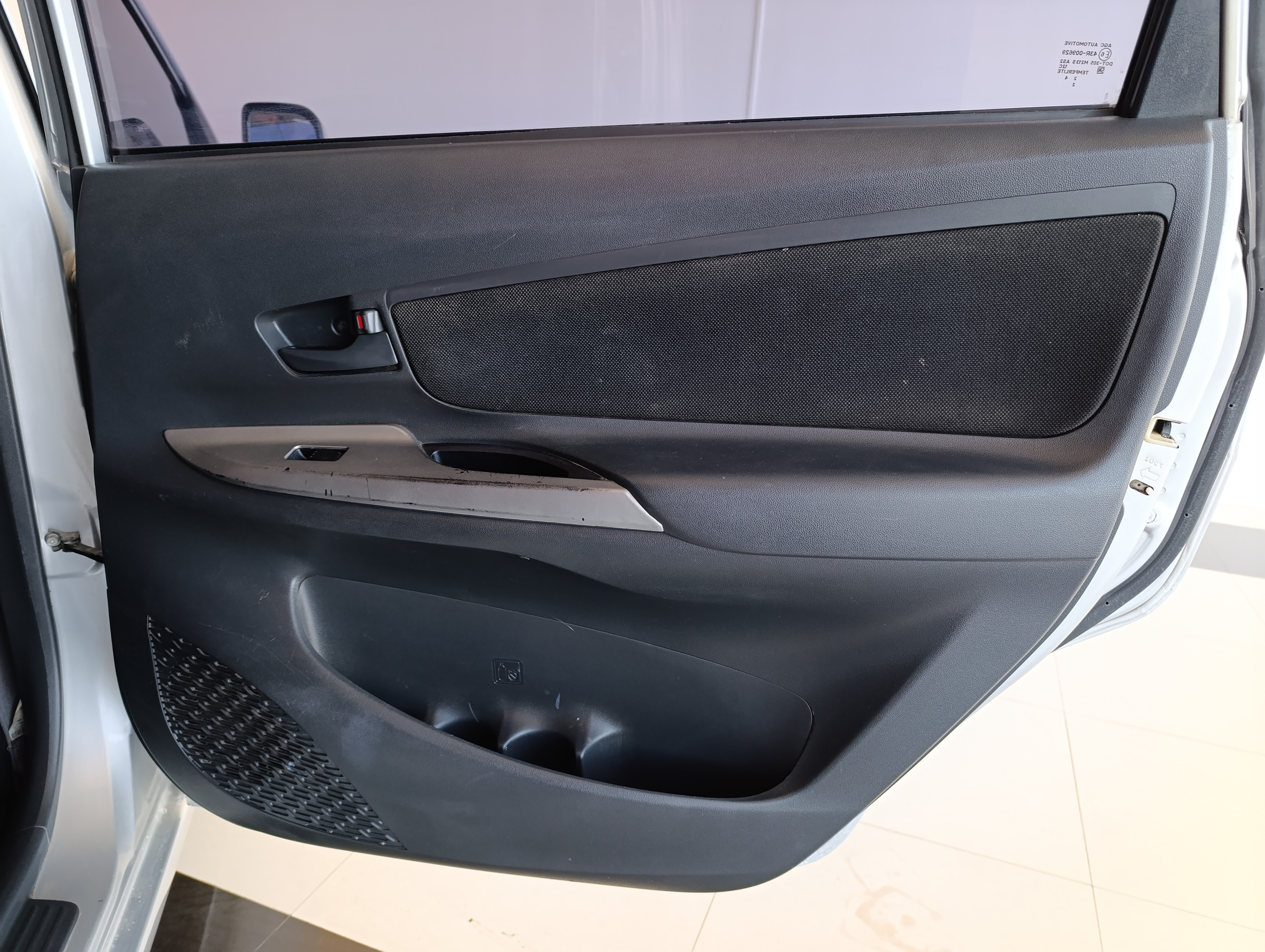 Toyota AVANZA Atrás 18