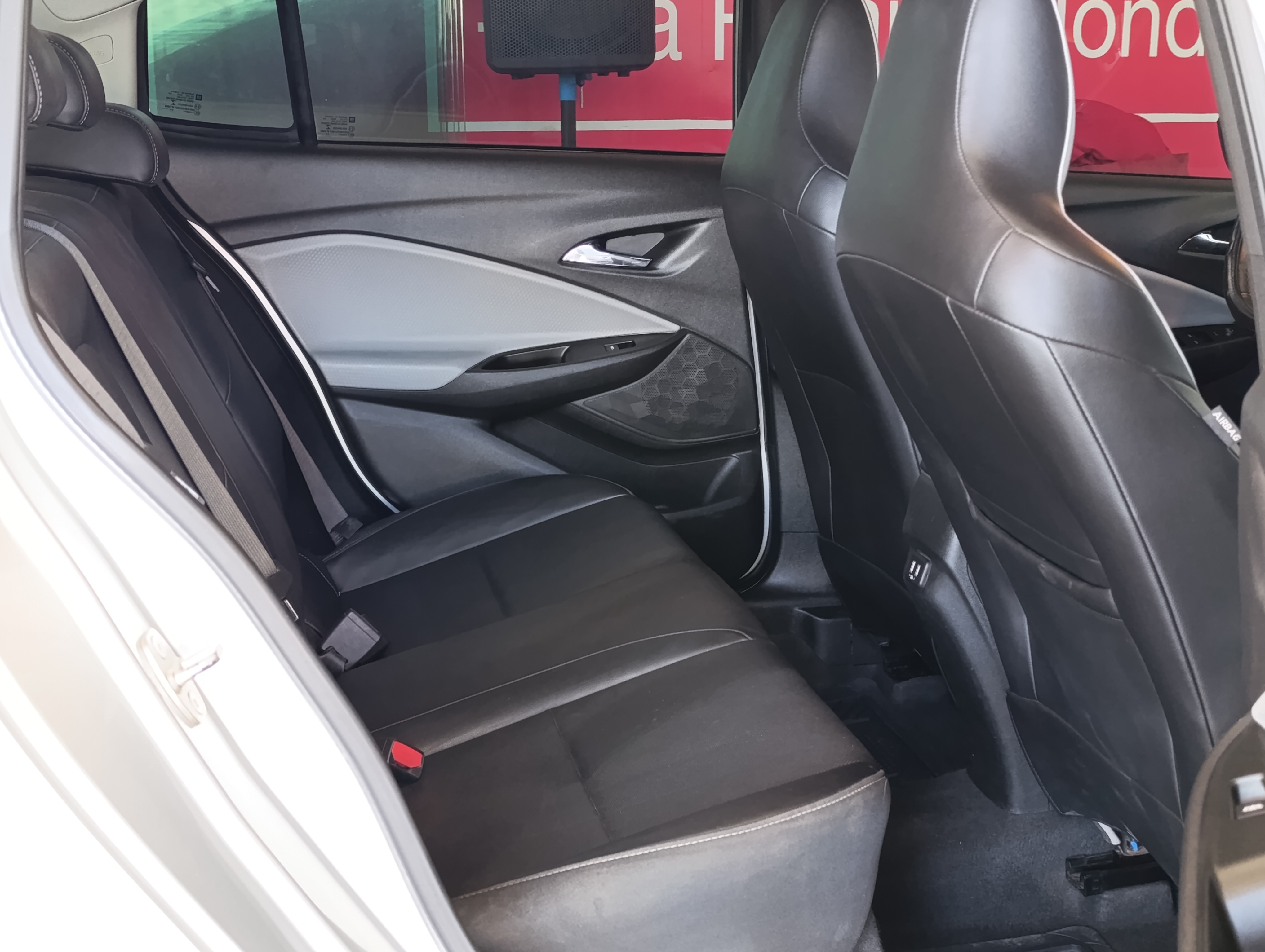 Chevrolet ONIX Atrás 18