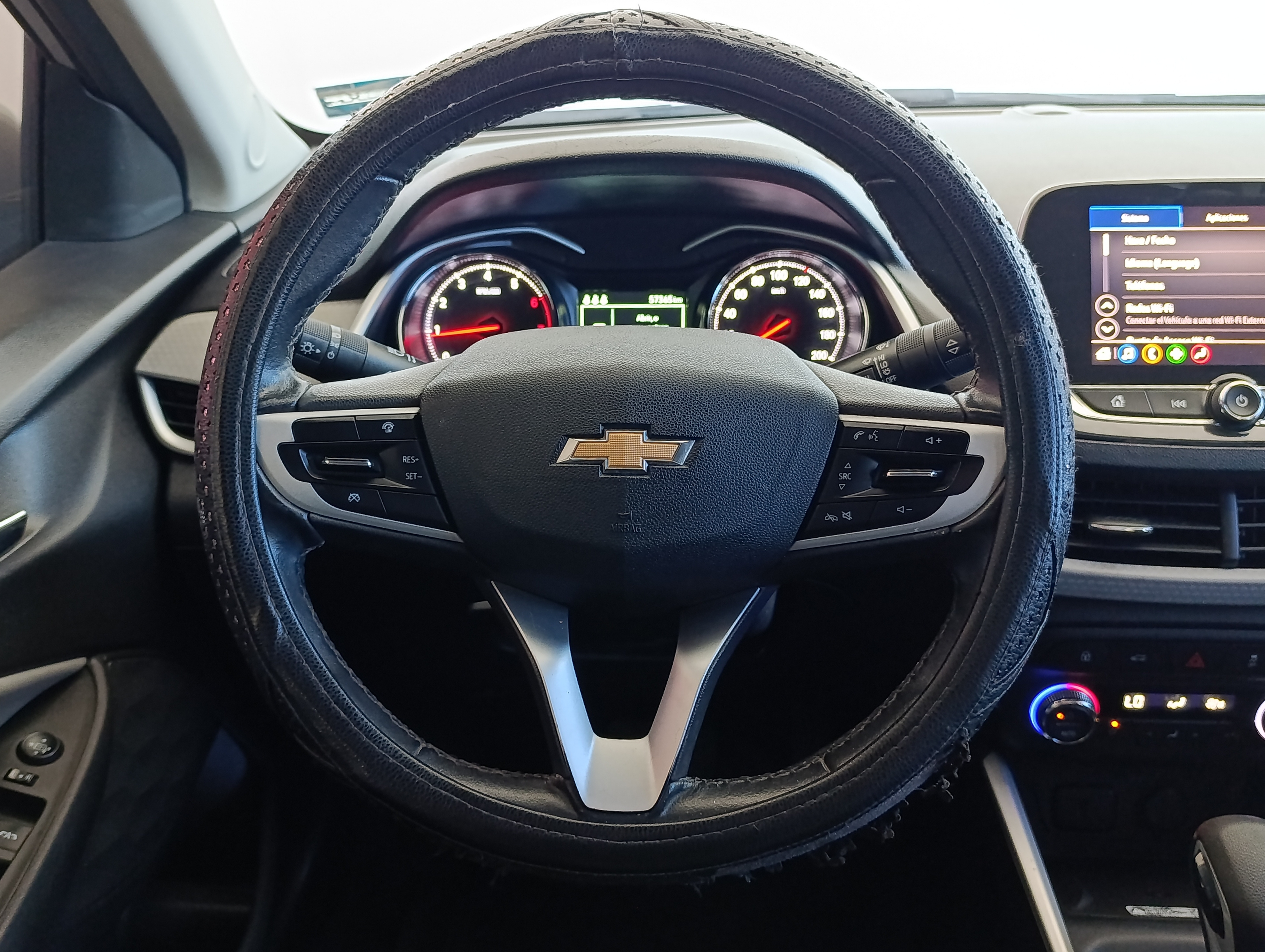 Chevrolet ONIX Arriba 9