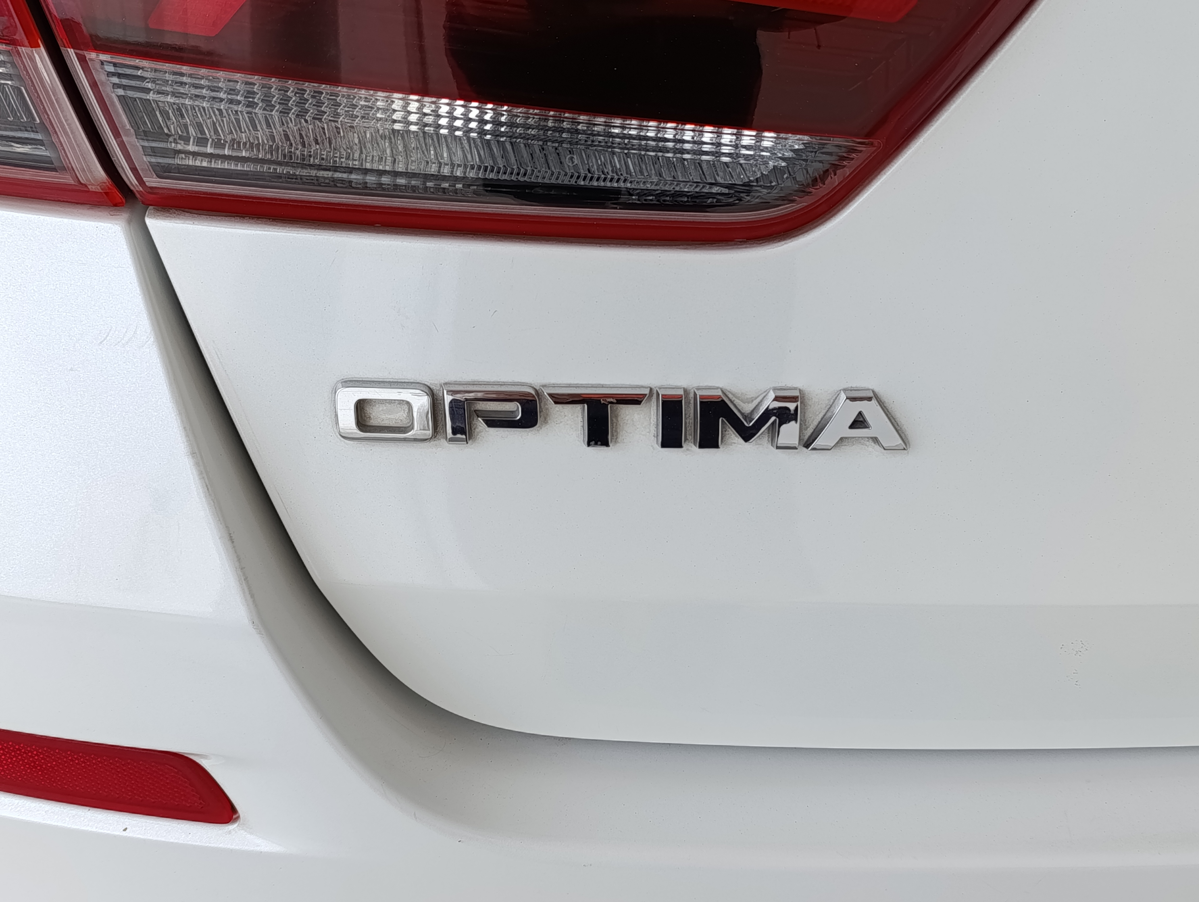 KIA Optima Atrás 30
