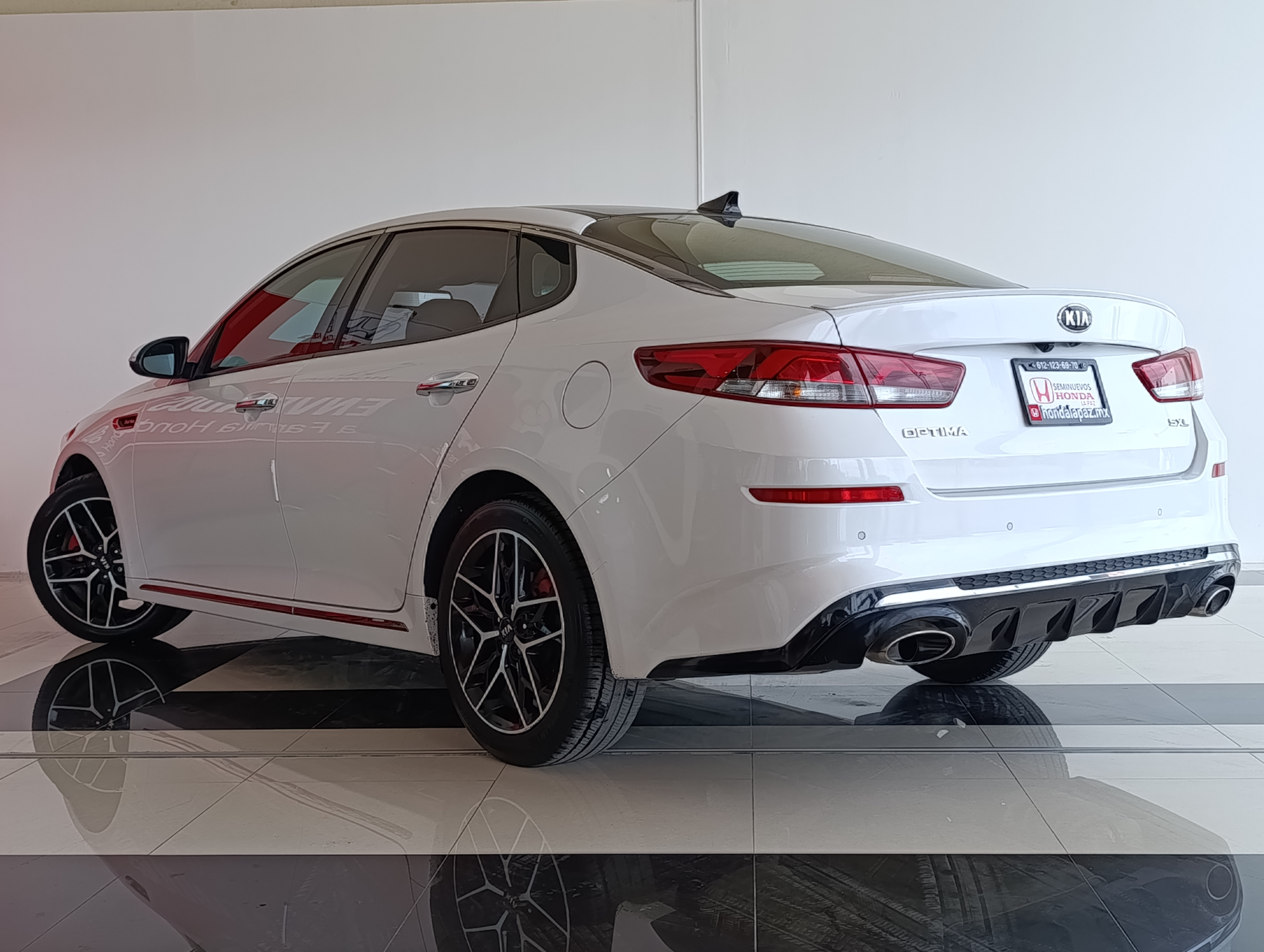 KIA Optima Atrás 25