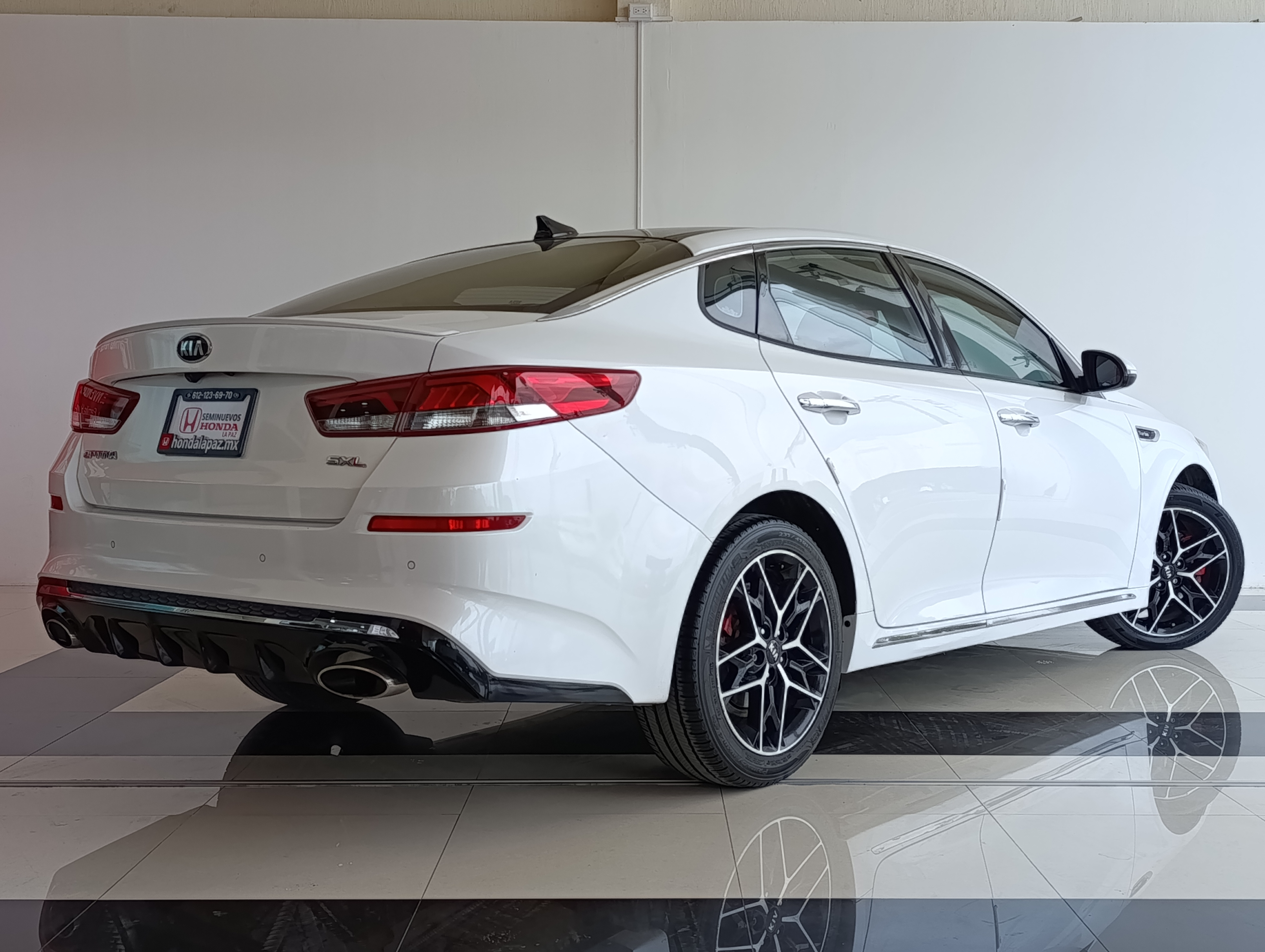 KIA Optima Lateral derecho 27
