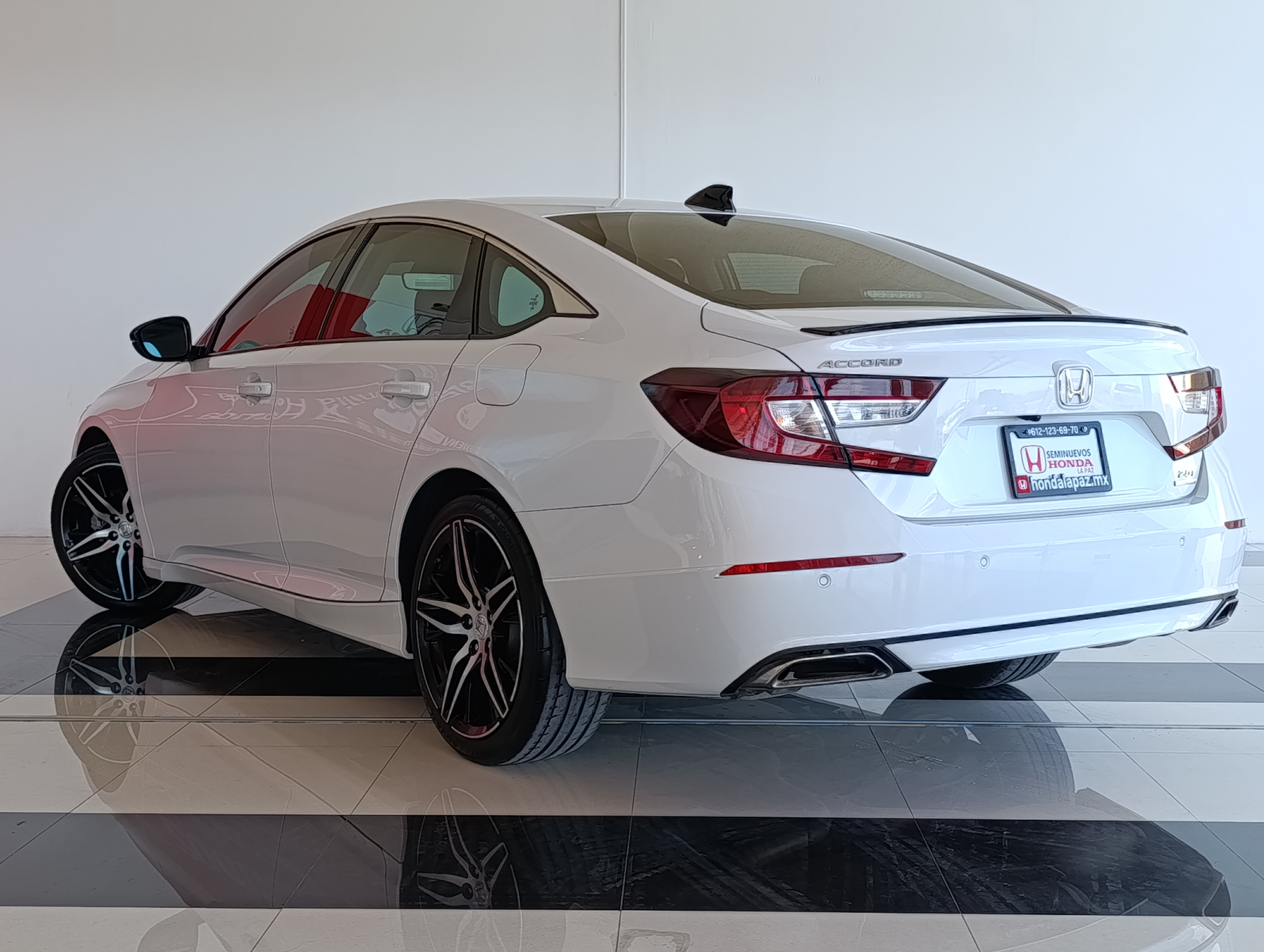 Honda ACCORD Interior 27