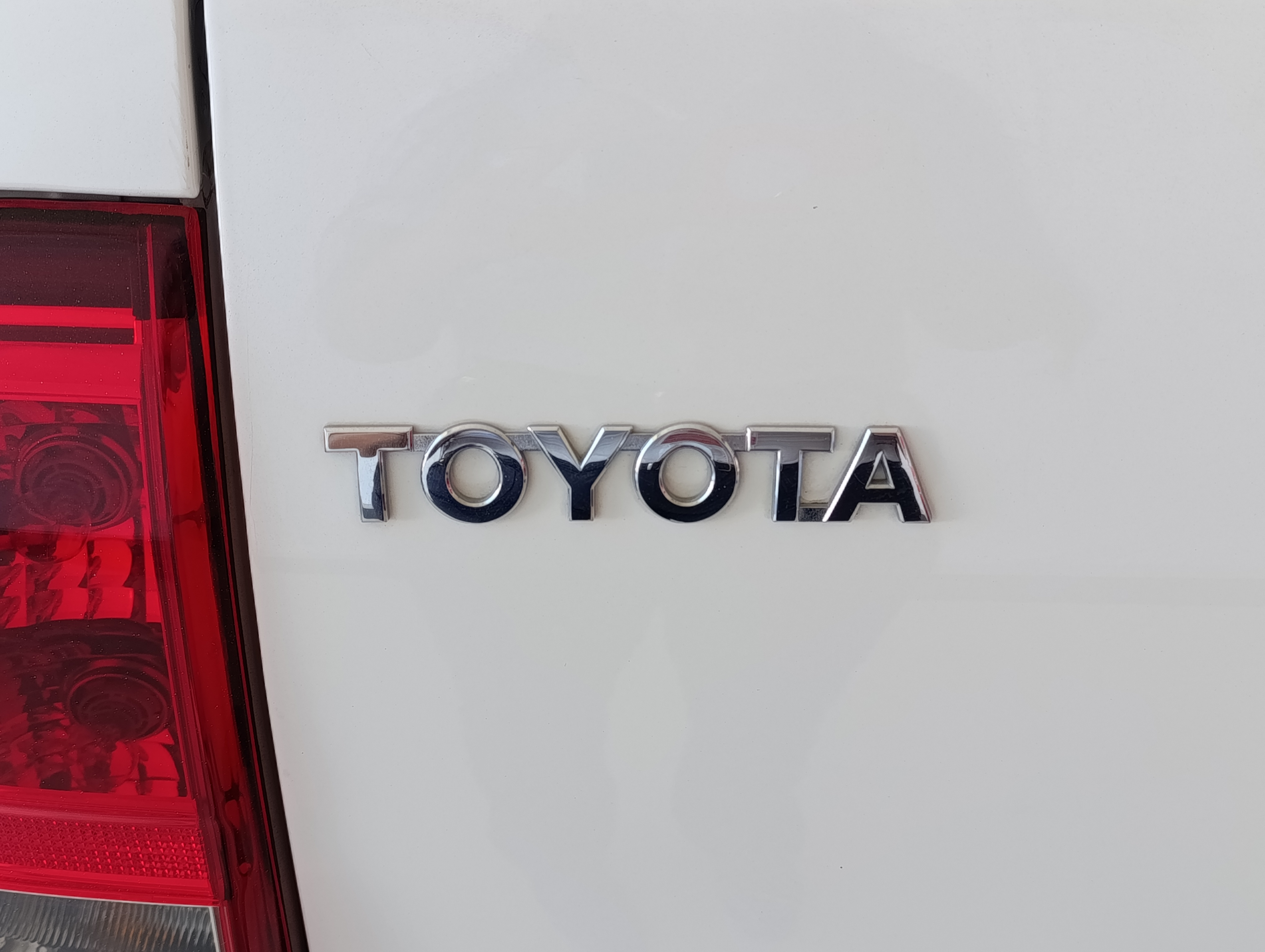 Toyota HILUX Lateral izquierdo 23