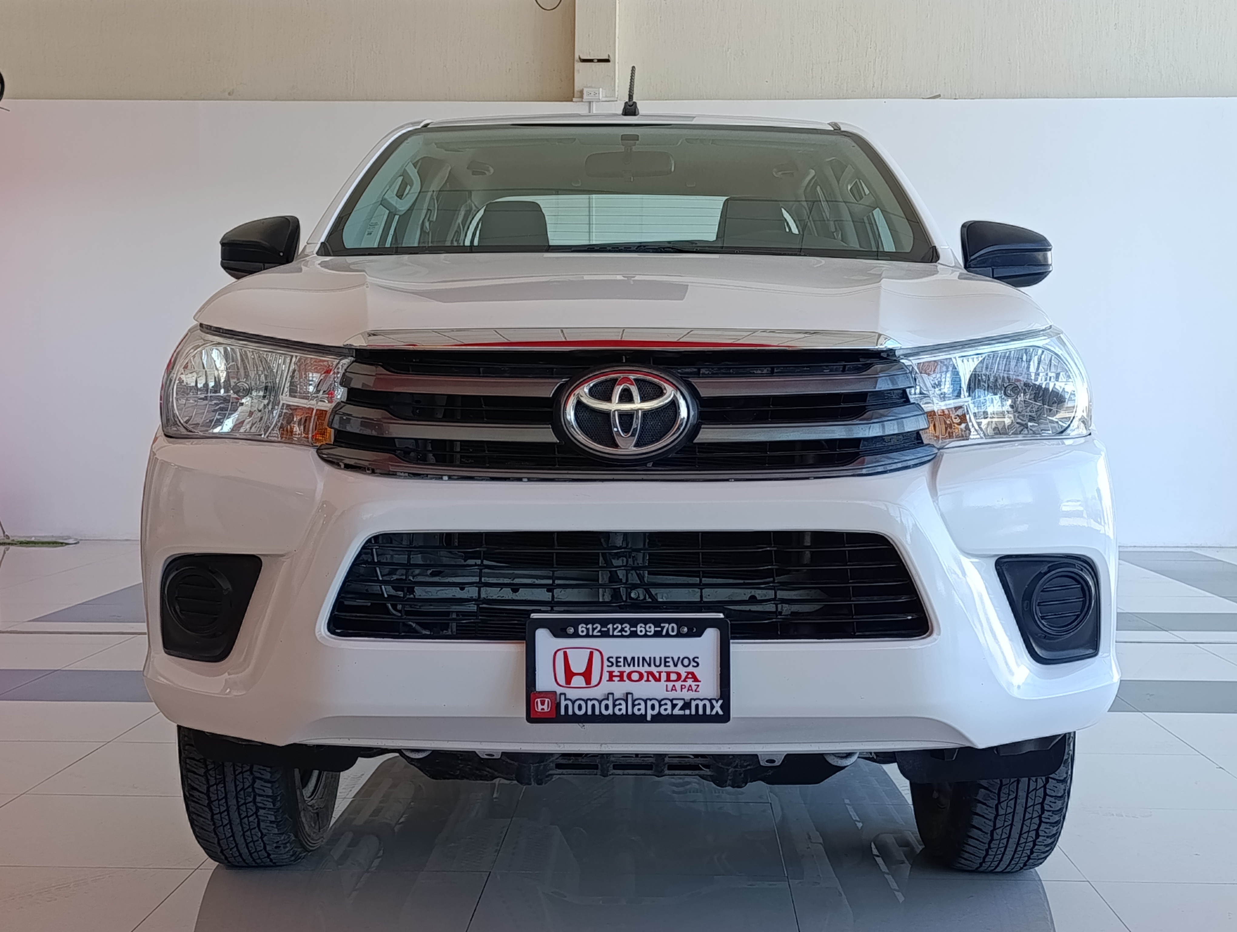 Toyota HILUX Lateral izquierdo 2