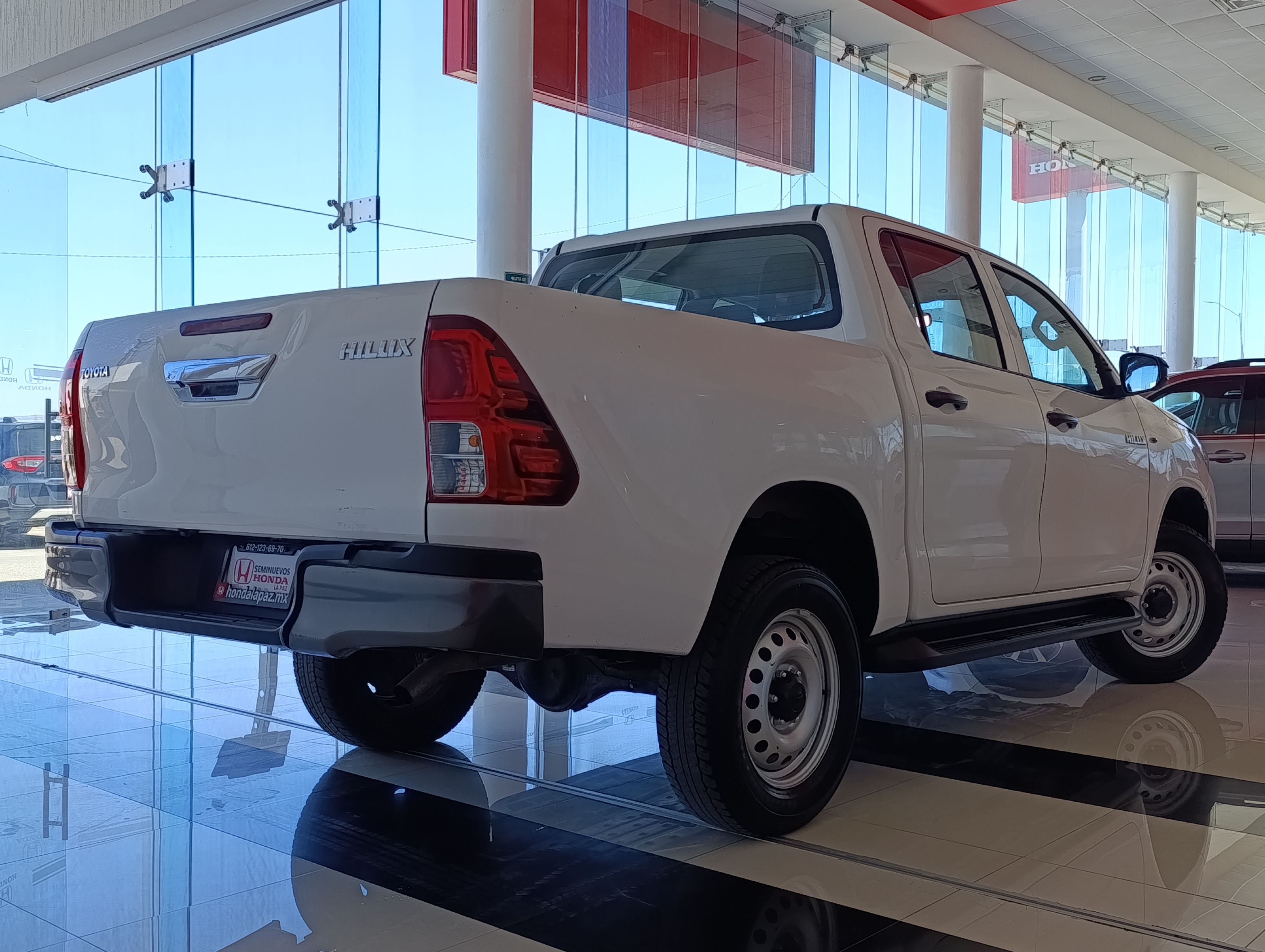 Toyota HILUX Atrás 21