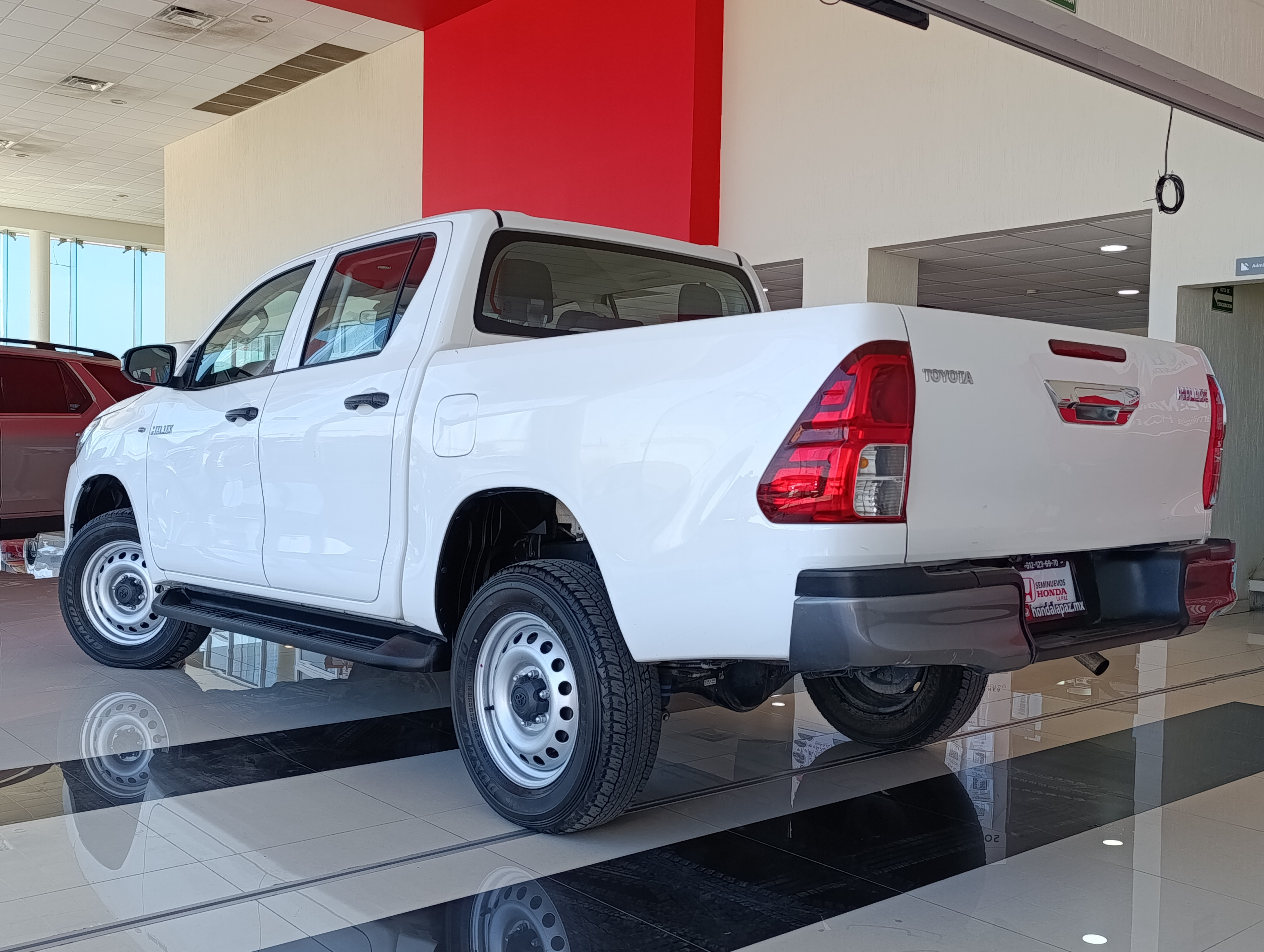 Toyota HILUX Lateral derecho 19
