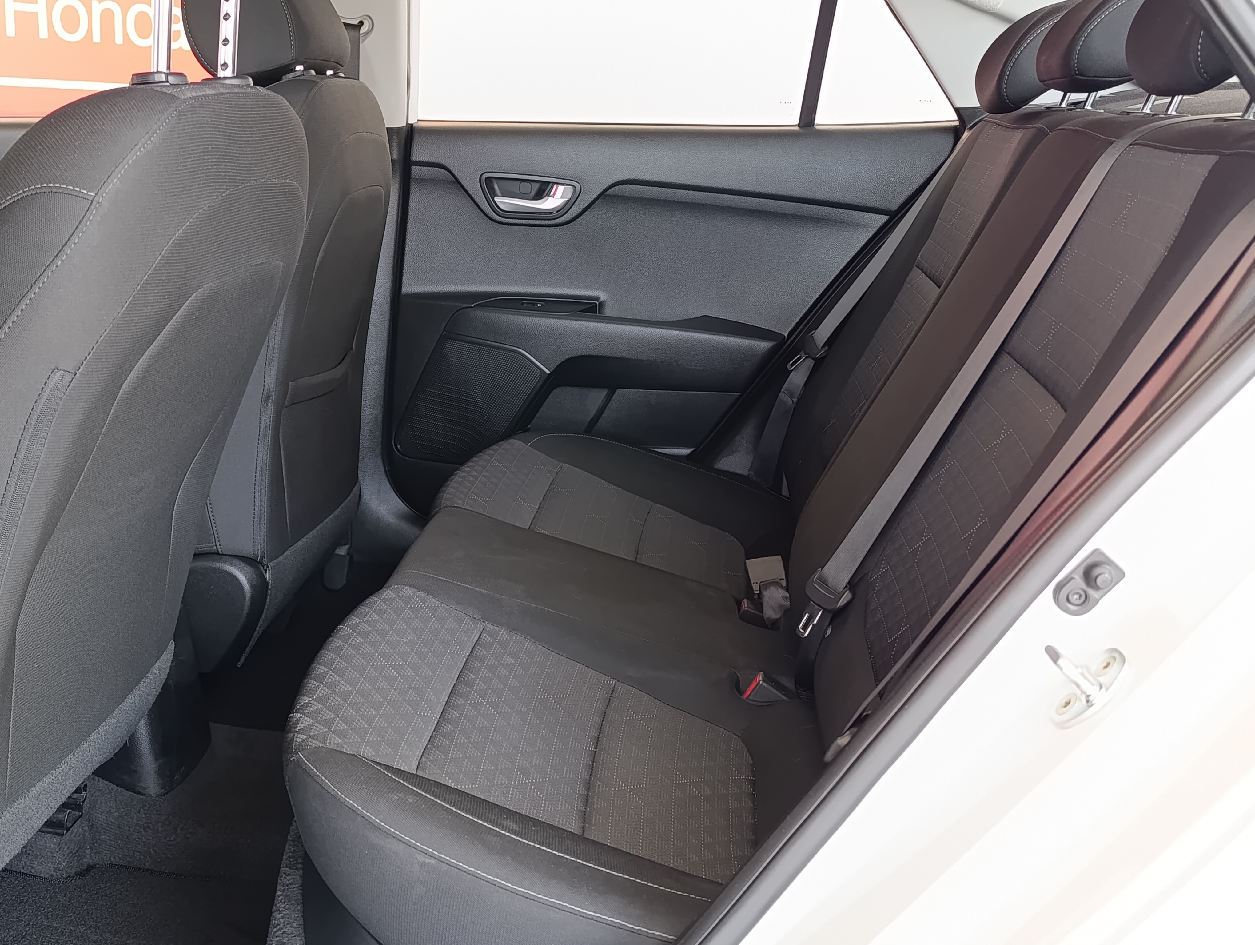 KIA Rio Lateral derecho 7
