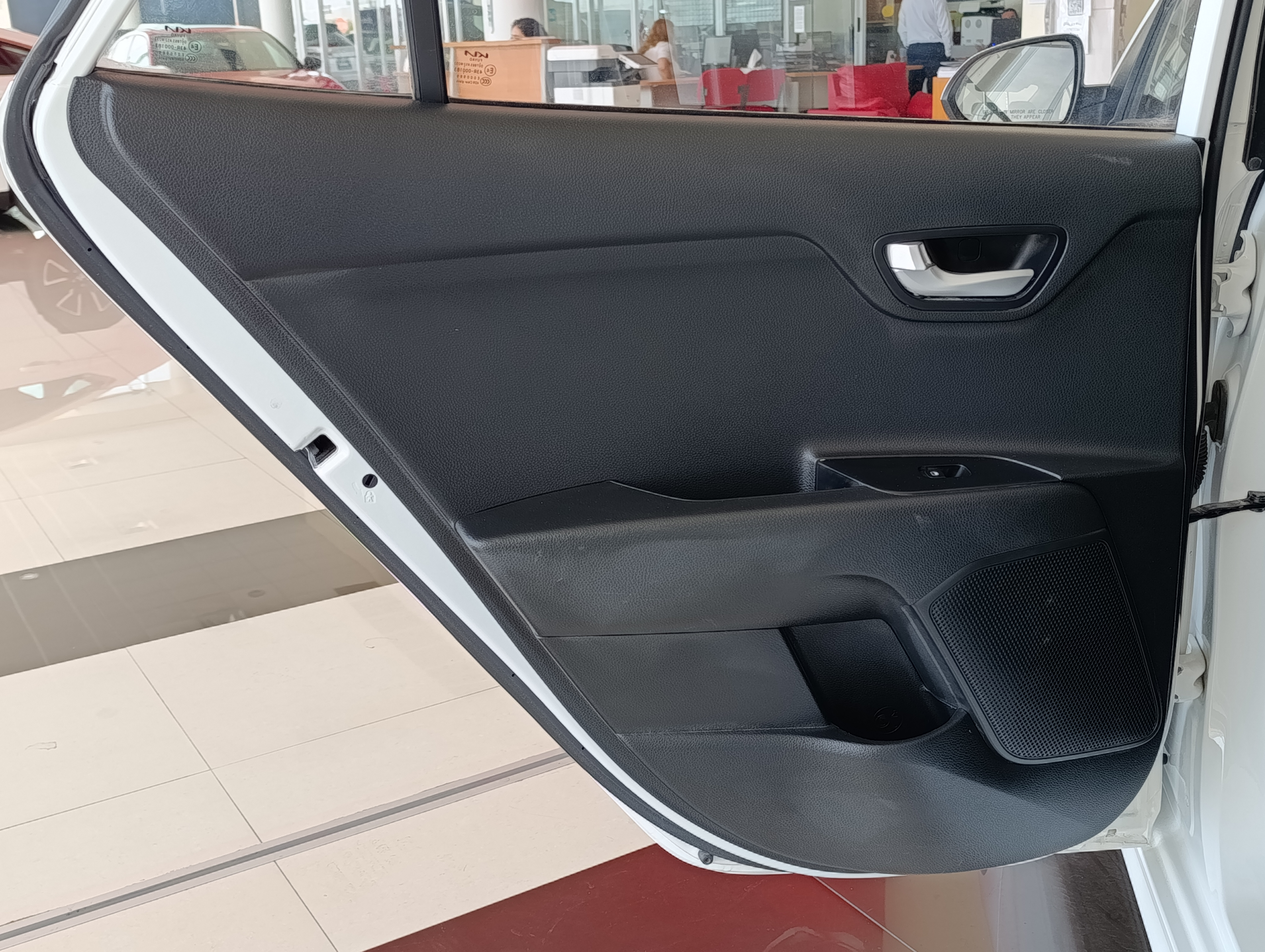 KIA Rio Llantas 6