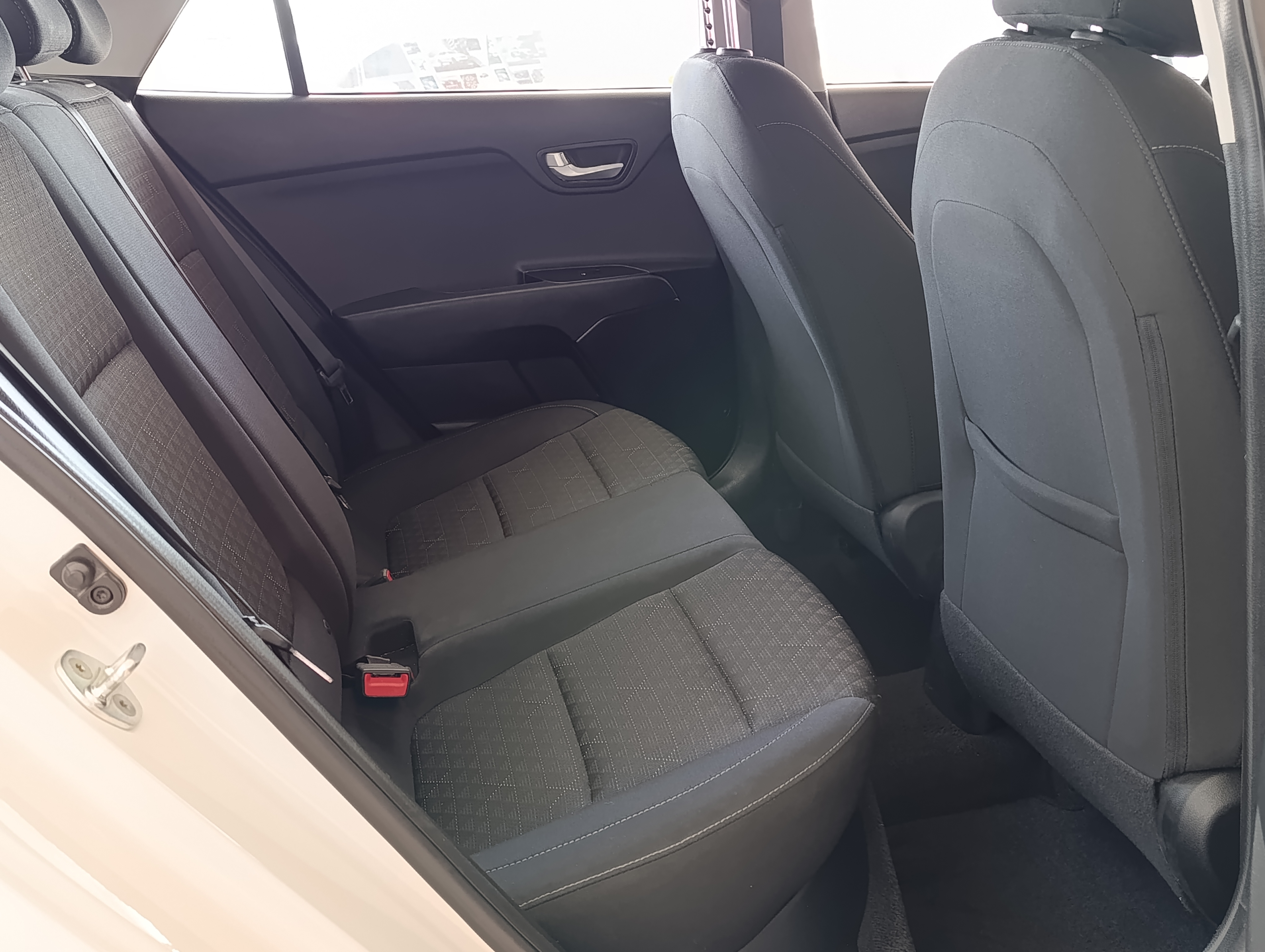 KIA Rio Frente 18