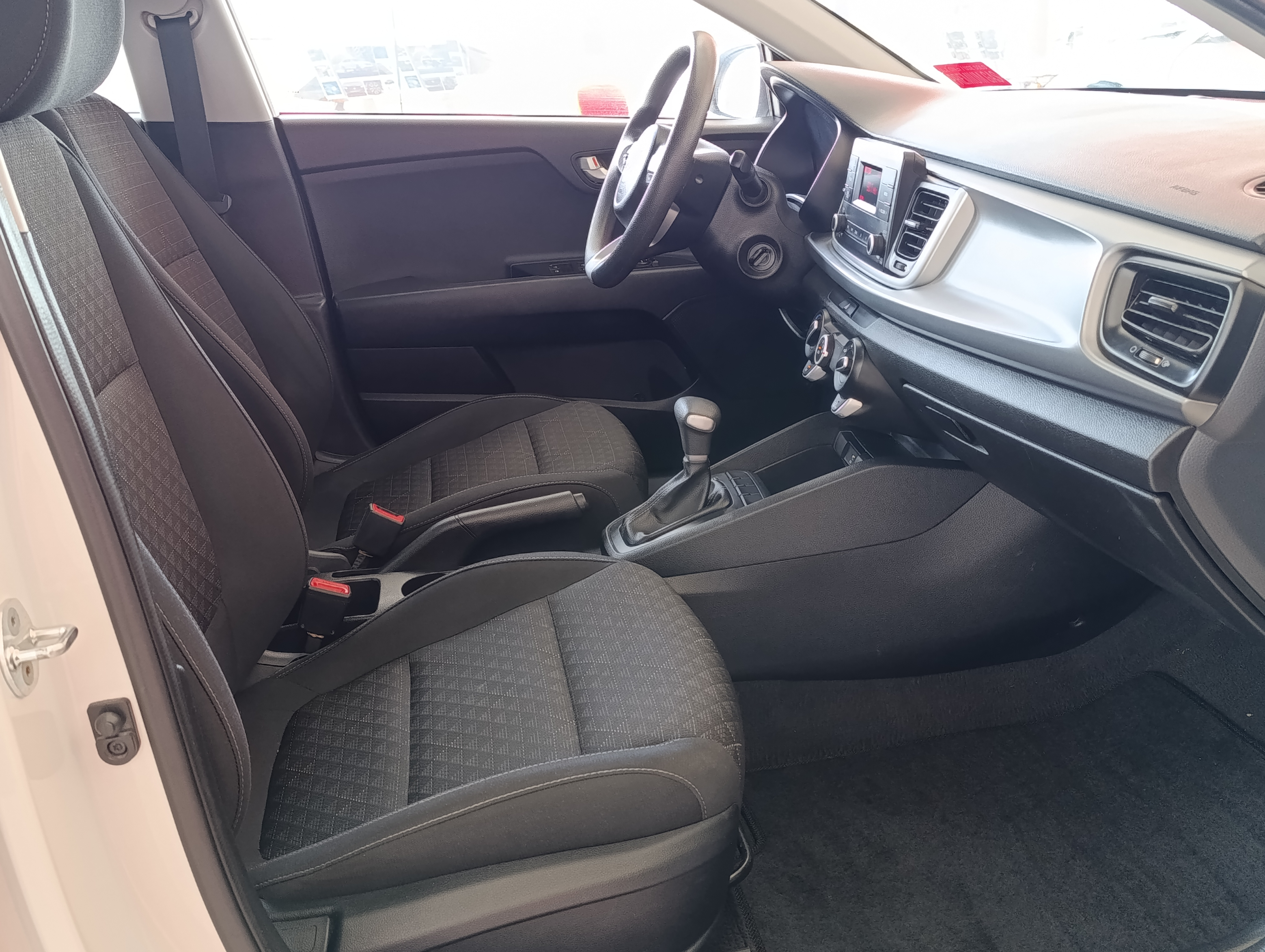 KIA Rio Interior 16