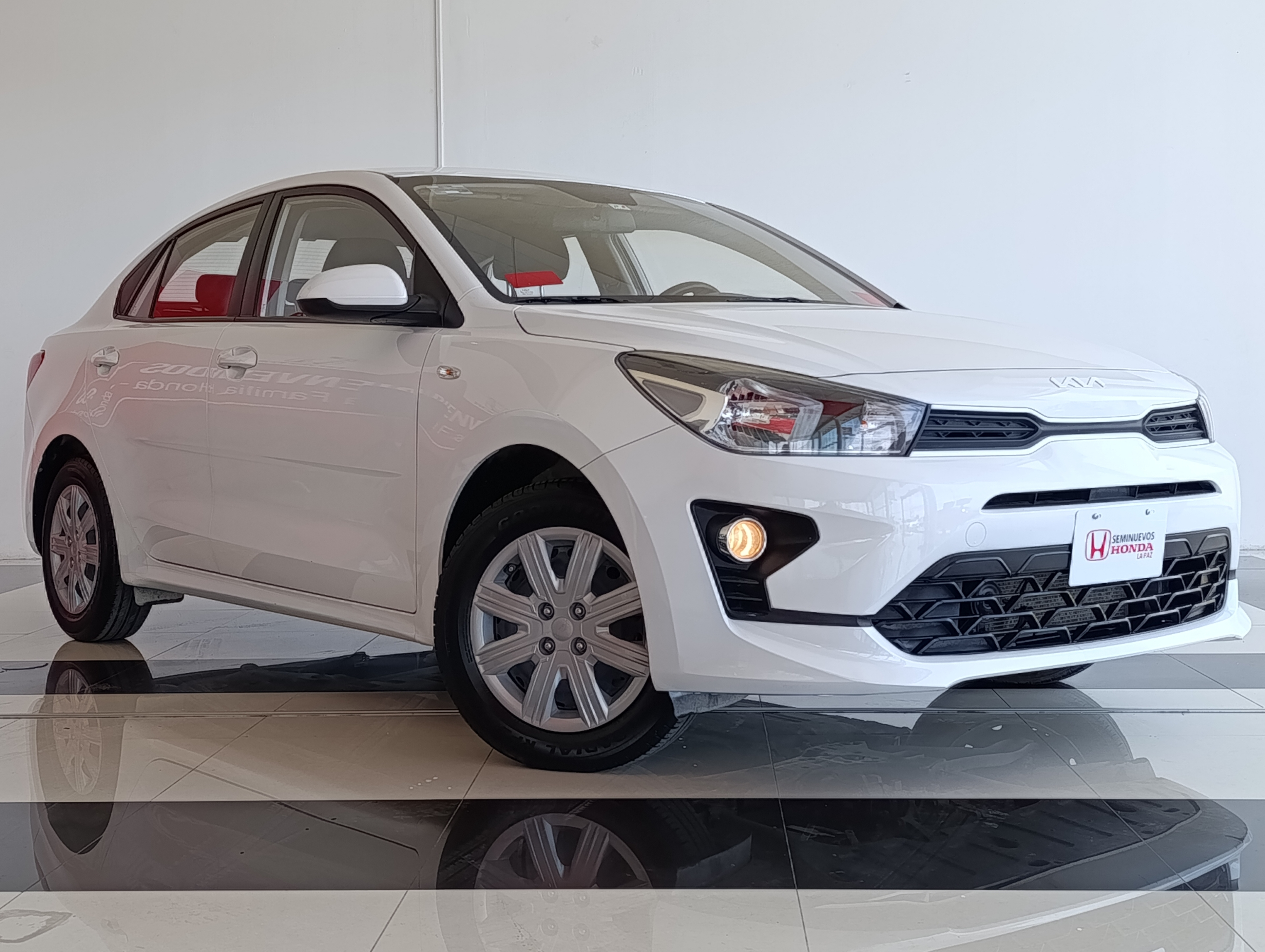 KIA Rio Llantas 3