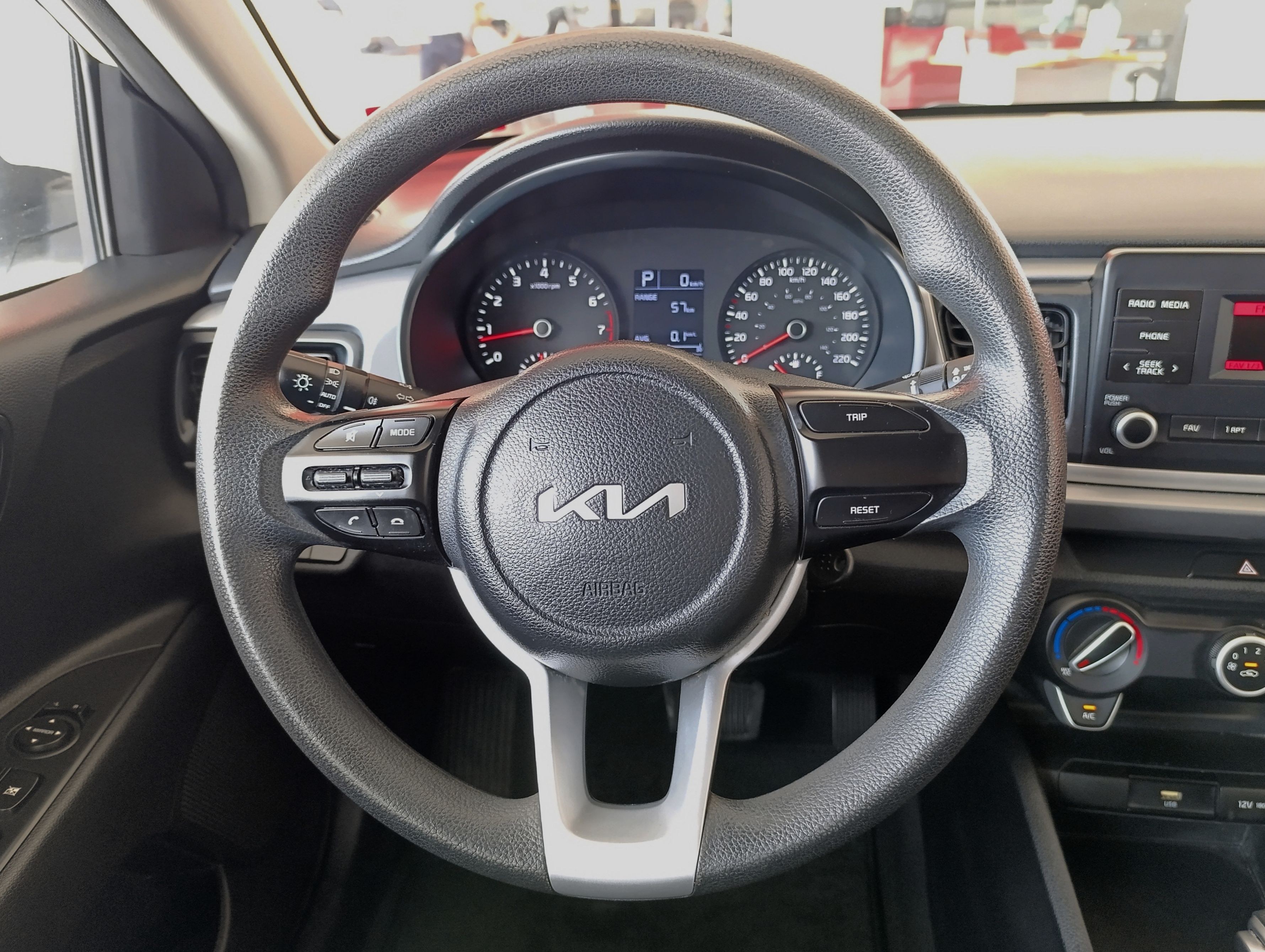 KIA Rio Lateral derecho 9