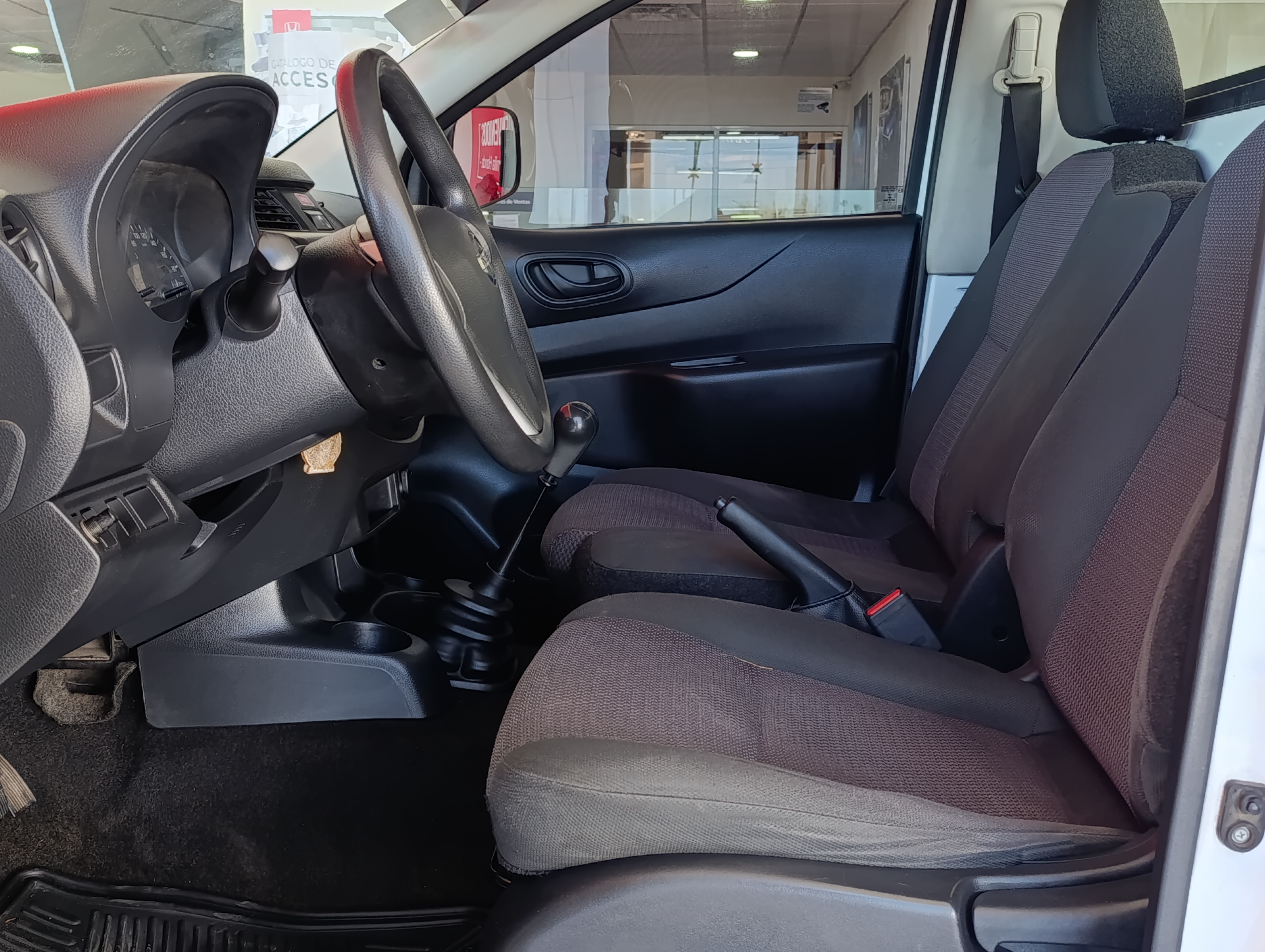 Nissan NP300 Atrás 4