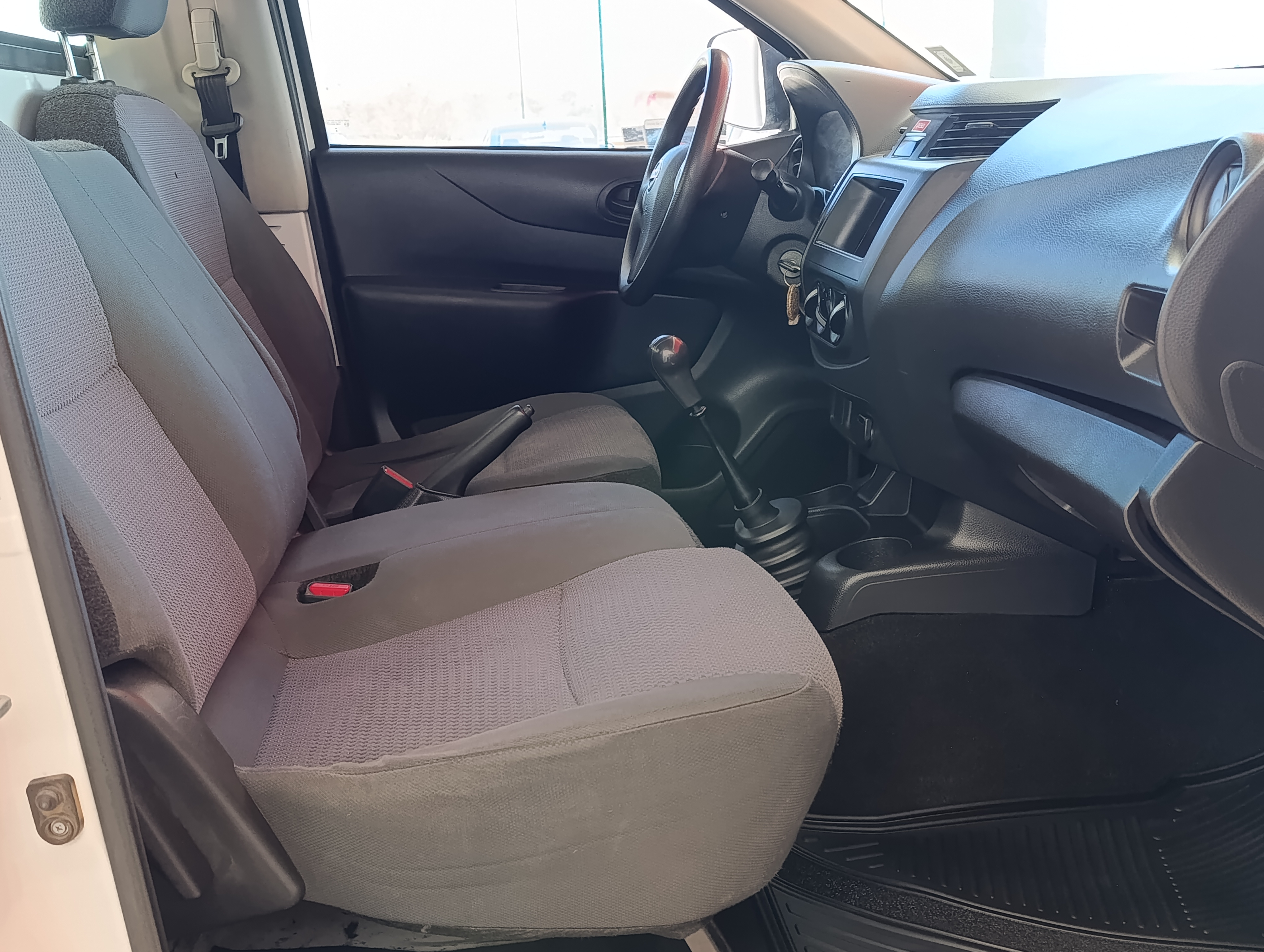 Nissan NP300 Llantas 11