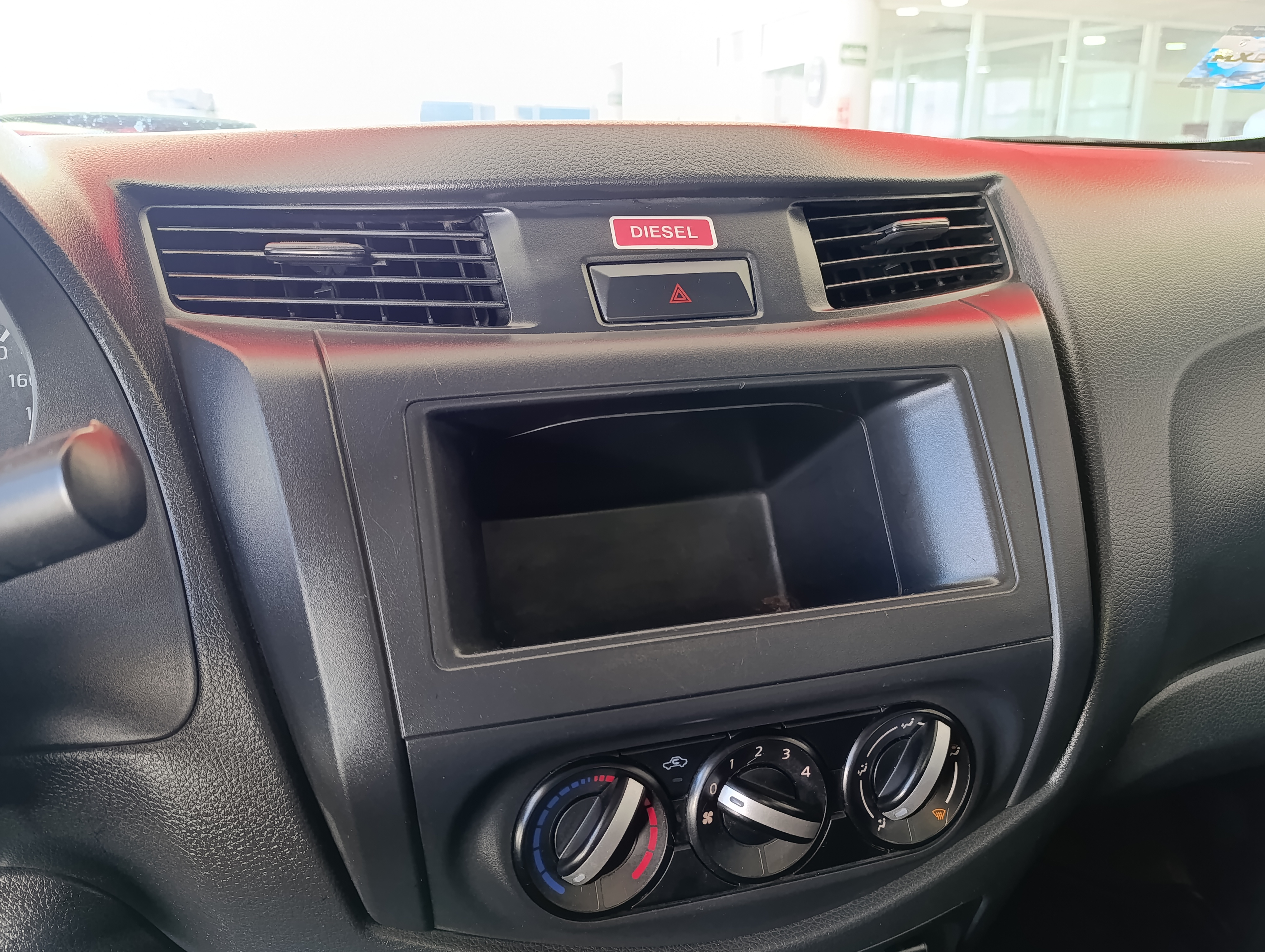 Nissan NP300 Arriba 7