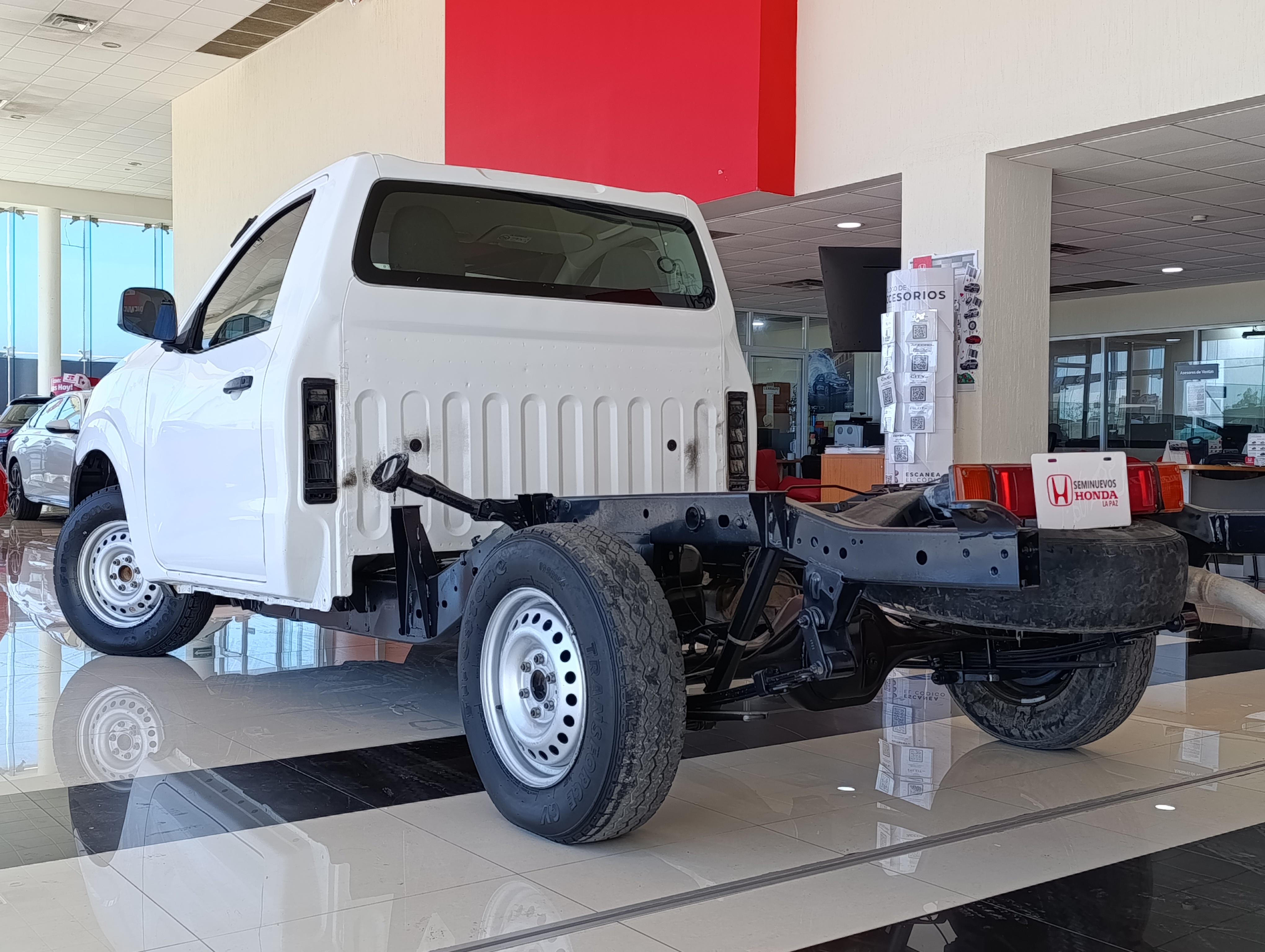 Nissan NP300 Frente 13