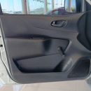 Nissan NP300 Lateral izquierdo 3