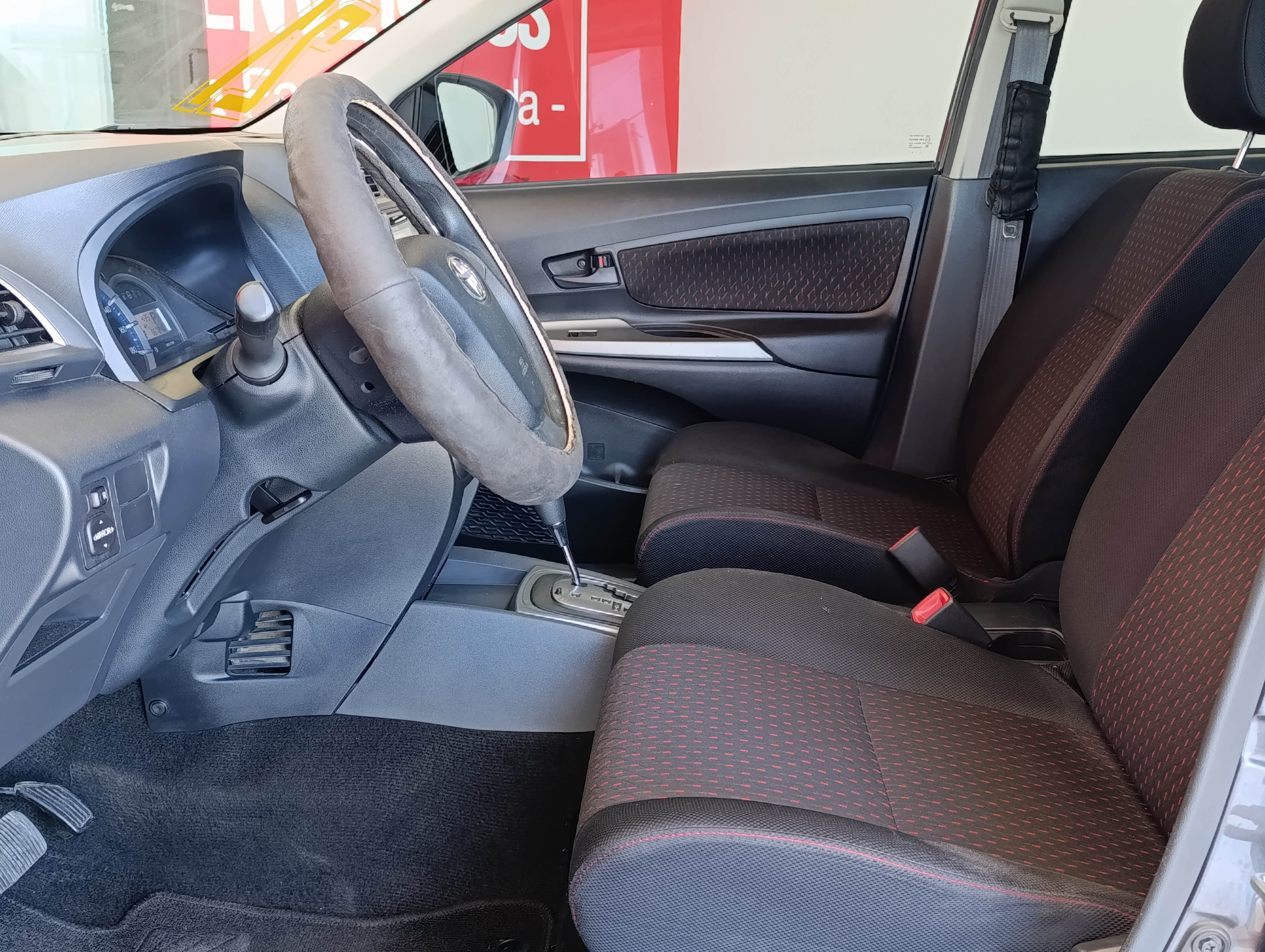 Toyota AVANZA Asientos 5