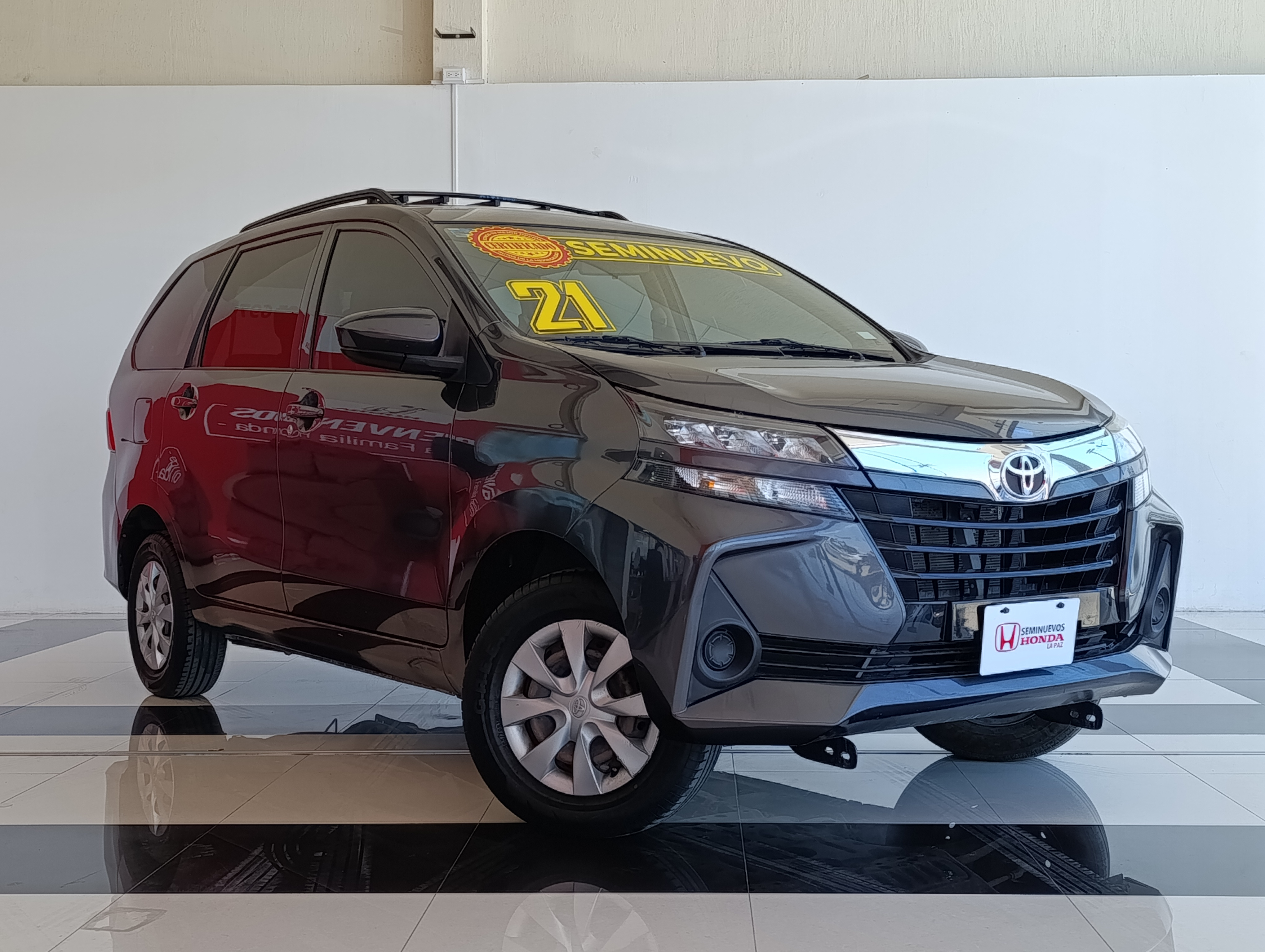 Toyota AVANZA Lateral izquierdo 3