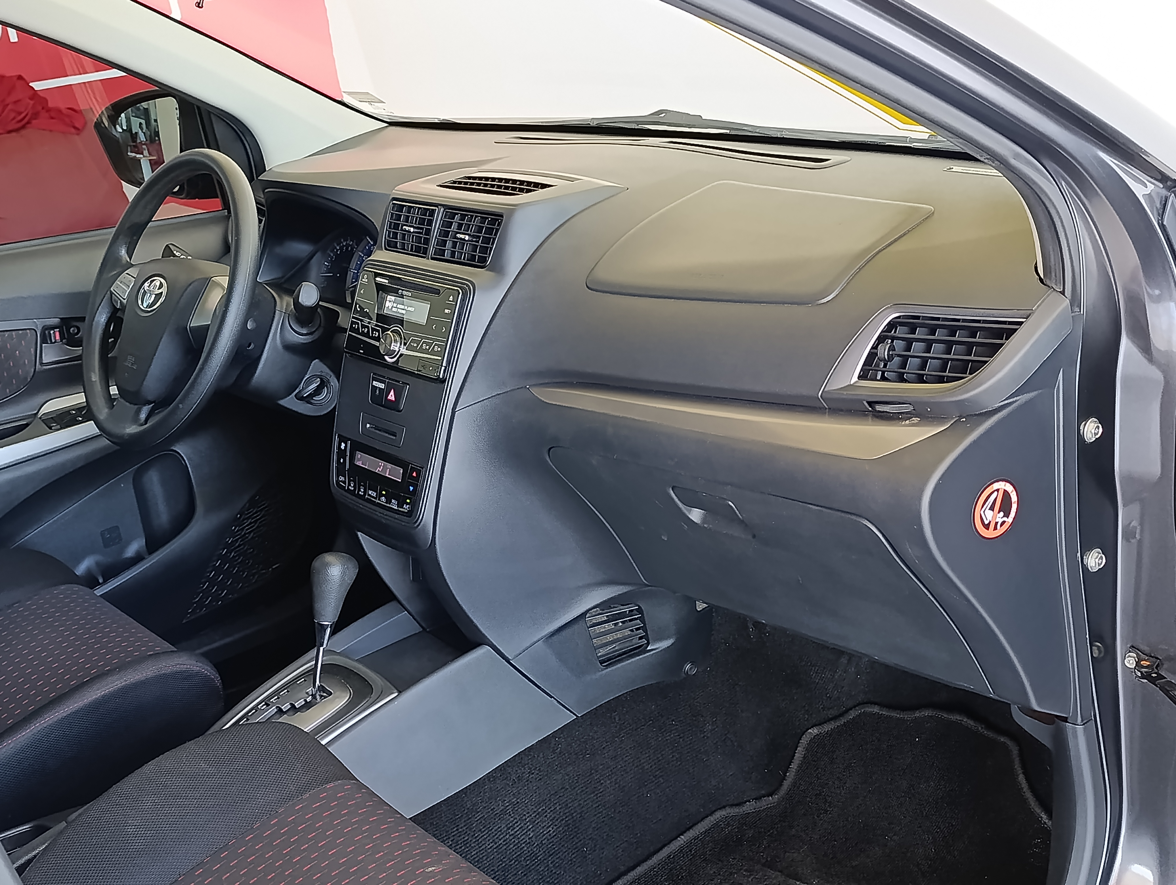 Toyota AVANZA Llantas 12