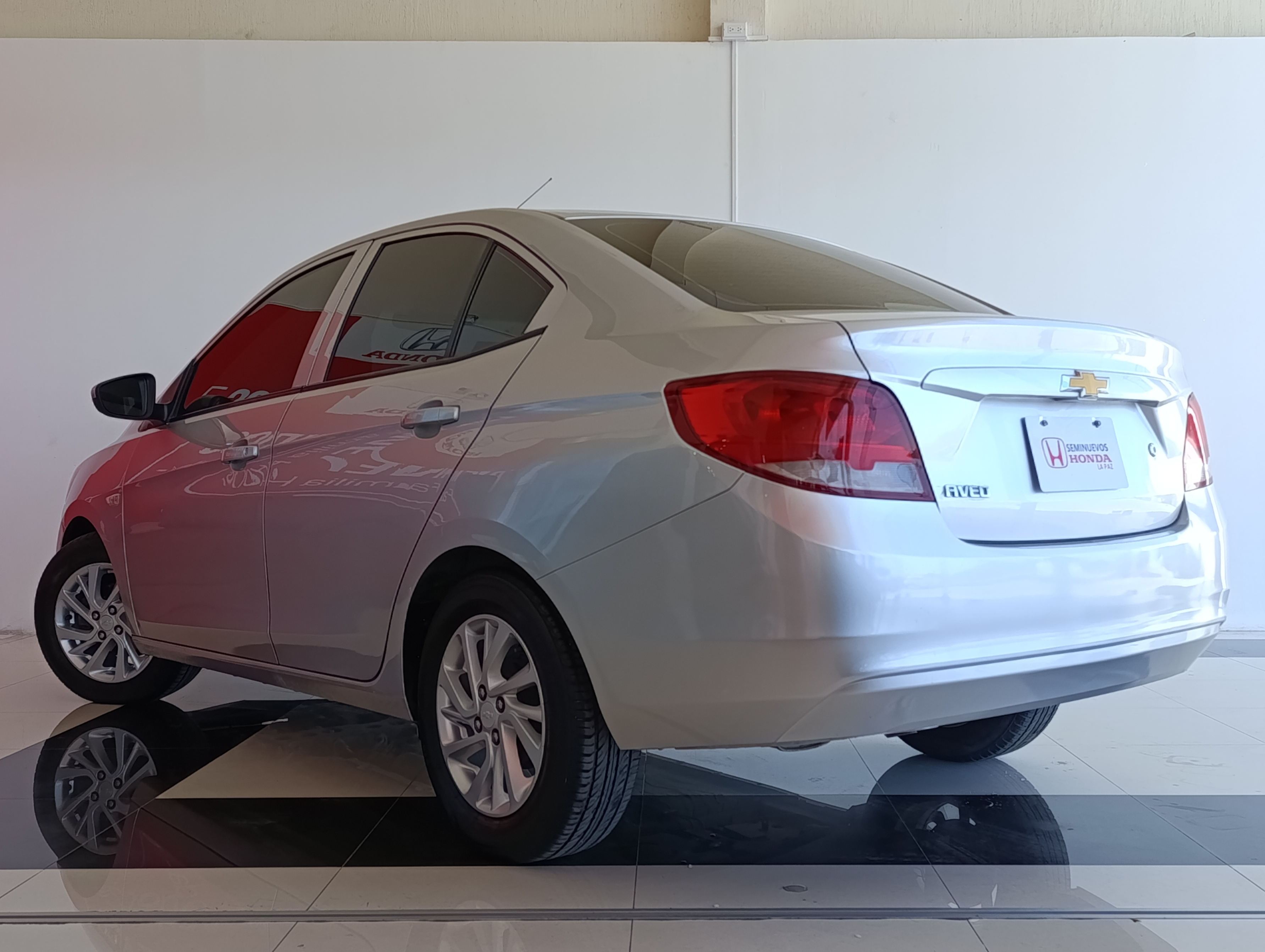 Chevrolet AVEO Lateral derecho 23