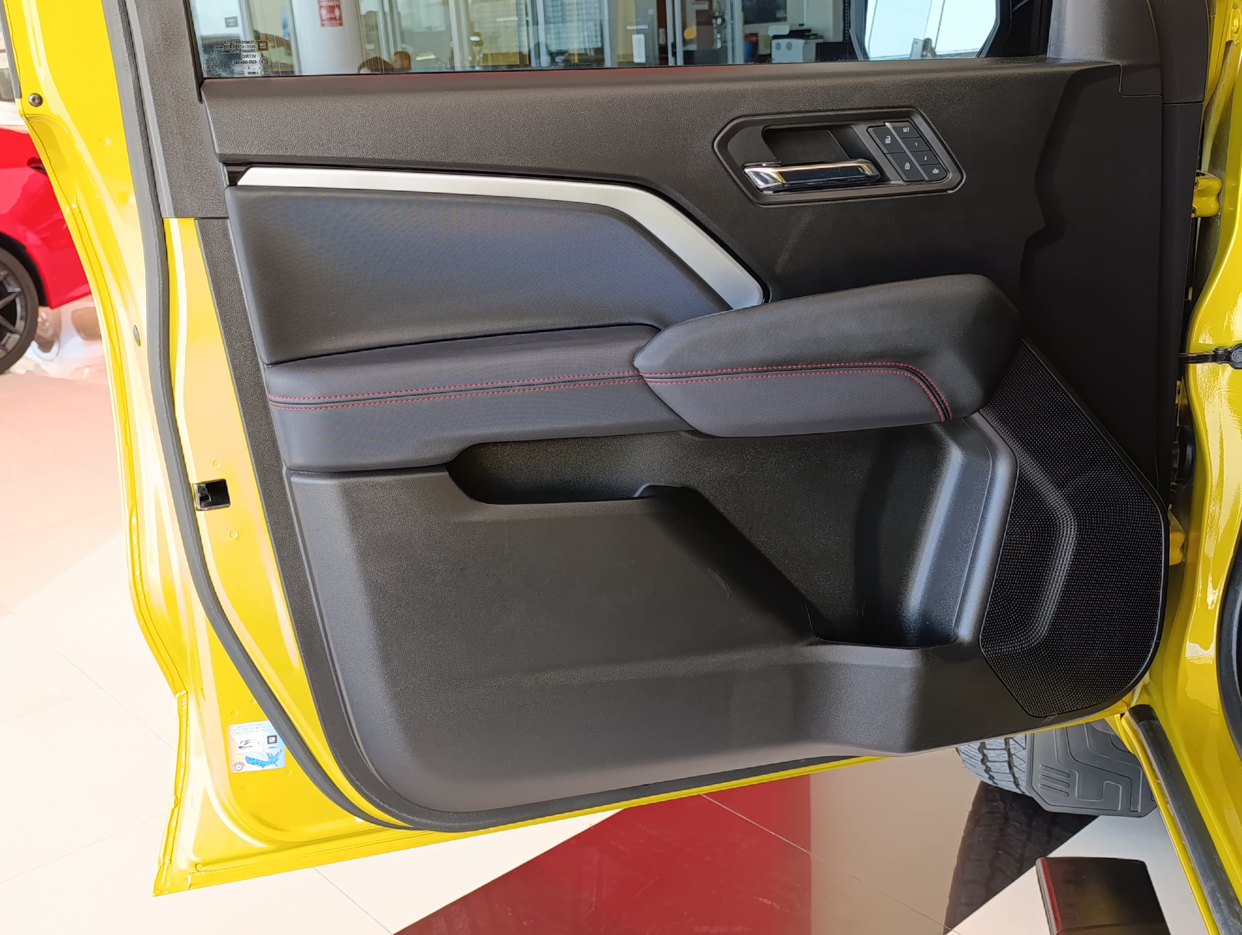 Chevrolet COLORADO Interior 3