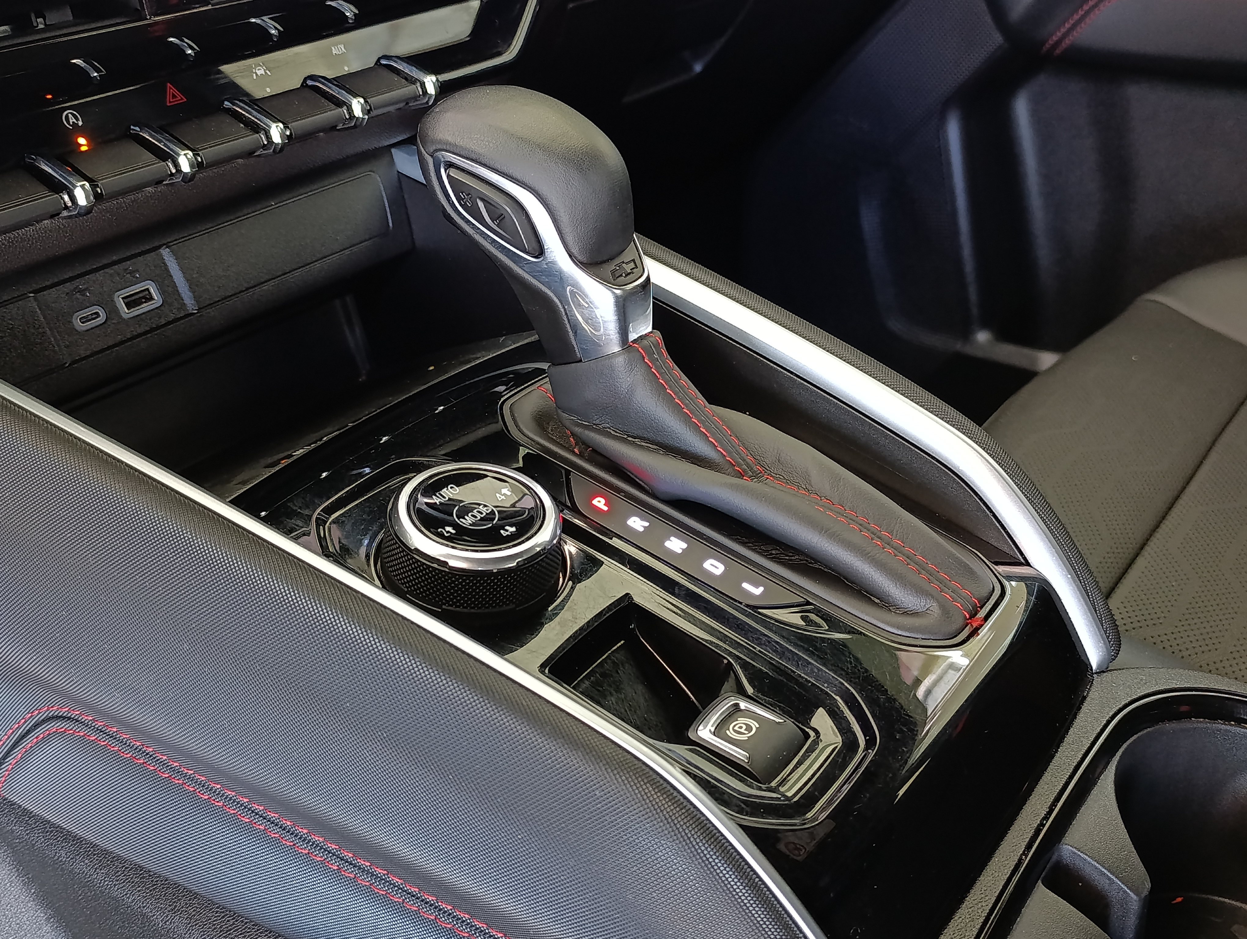 Chevrolet COLORADO Interior 10