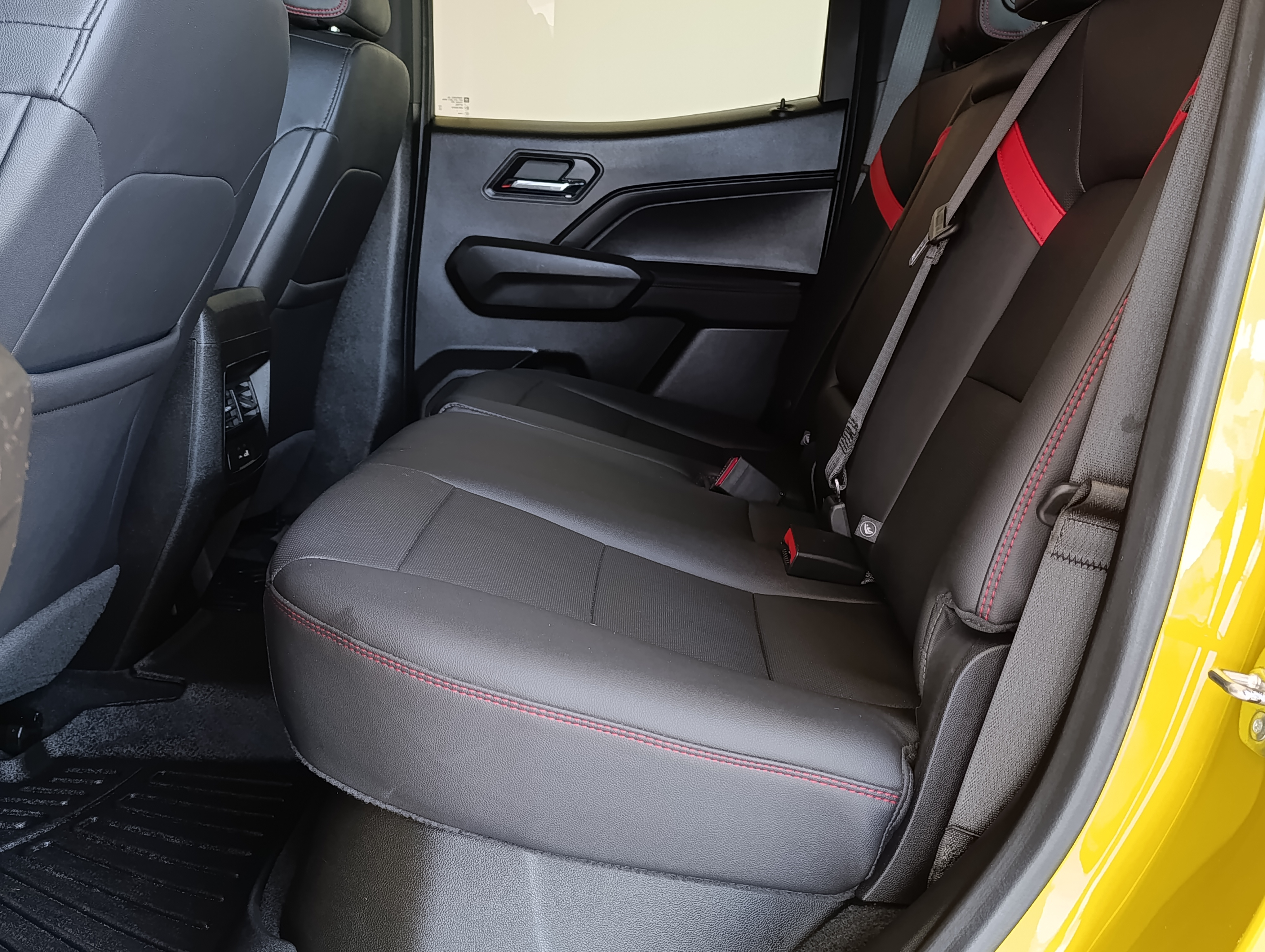 Chevrolet COLORADO Lateral derecho 6